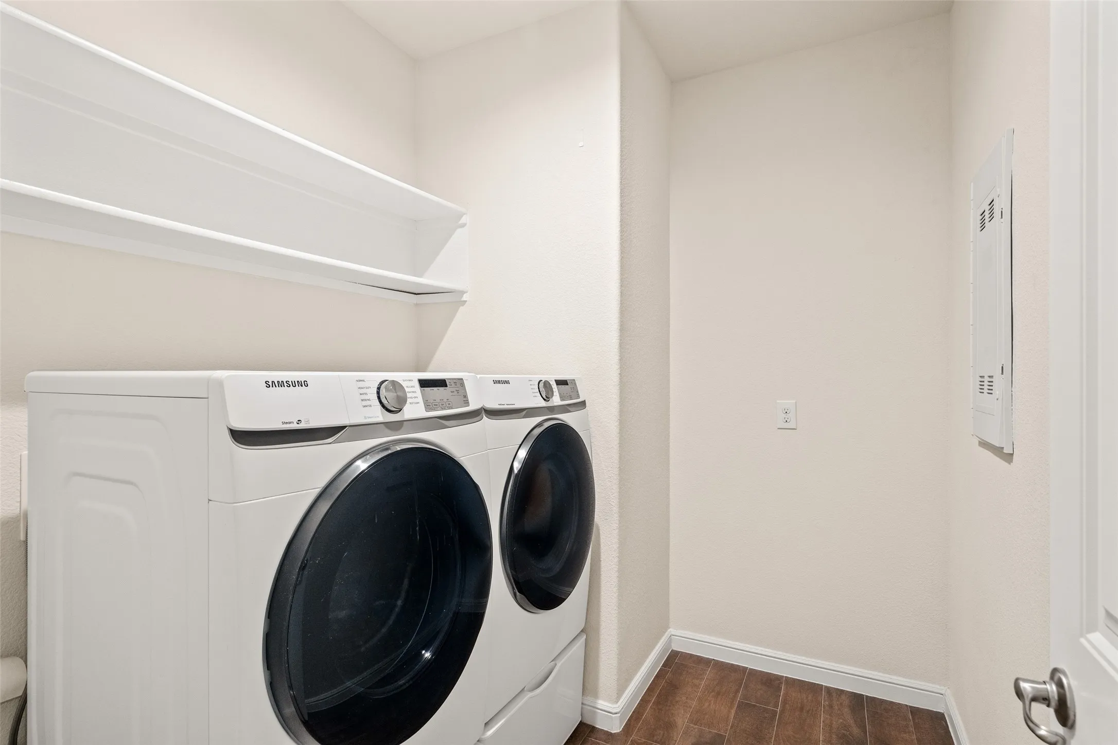 Single Family Residence For Rent in Tarrant County , 9404 Blaine Drive, Fort Worth, Texas 76177, 5 Bedroom, 3 Bathroom, 2 Garage spaces, 2,630 Sqft, built in 2019, mls#21362451, Real Estate Agent in Fort Worth, Homes For Rent in Tarrant county, Homes For Rent in Fort Worth, Realtor in Fort Worth Texas, Real Estate Brokerage Independent Realty Texas, Luminita Cordes Realtor