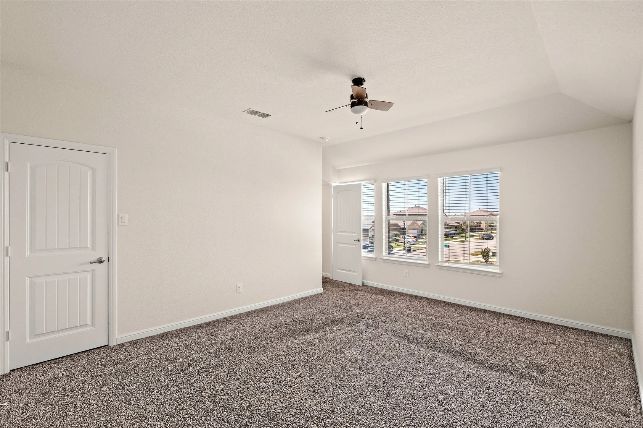 Single Family Residence For Rent in Tarrant County , 9404 Blaine Drive, Fort Worth, Texas 76177, 5 Bedroom, 3 Bathroom, 2 Garage spaces, 2,630 Sqft, built in 2019, mls#21362451, Real Estate Agent in Fort Worth, Homes For Rent in Tarrant county, Homes For Rent in Fort Worth, Realtor in Fort Worth Texas, Real Estate Brokerage Independent Realty Texas, Luminita Cordes Realtor