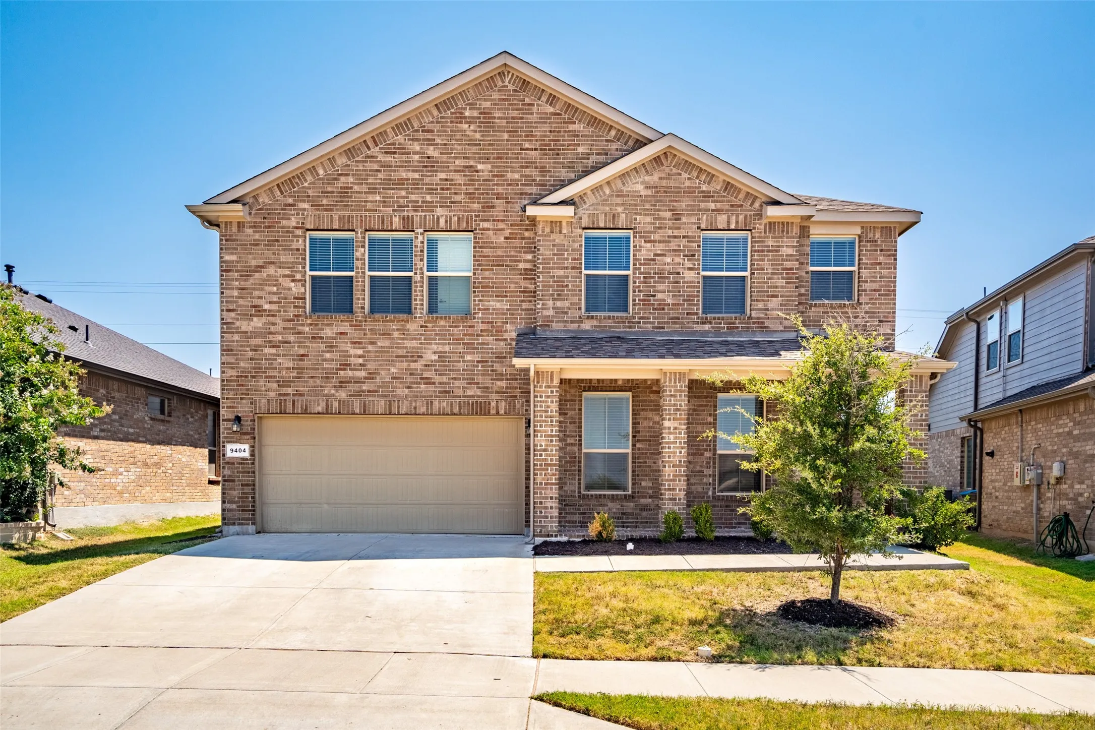 Single Family Residence For Rent in Tarrant County , 9404 Blaine Drive, Fort Worth, Texas 76177, 5 Bedroom, 3 Bathroom, 2 Garage spaces, 2,630 Sqft, built in 2019, mls#21362451, Real Estate Agent in Fort Worth, Homes For Rent in Tarrant county, Homes For Rent in Fort Worth, Realtor in Fort Worth Texas, Real Estate Brokerage Independent Realty Texas, Luminita Cordes Realtor