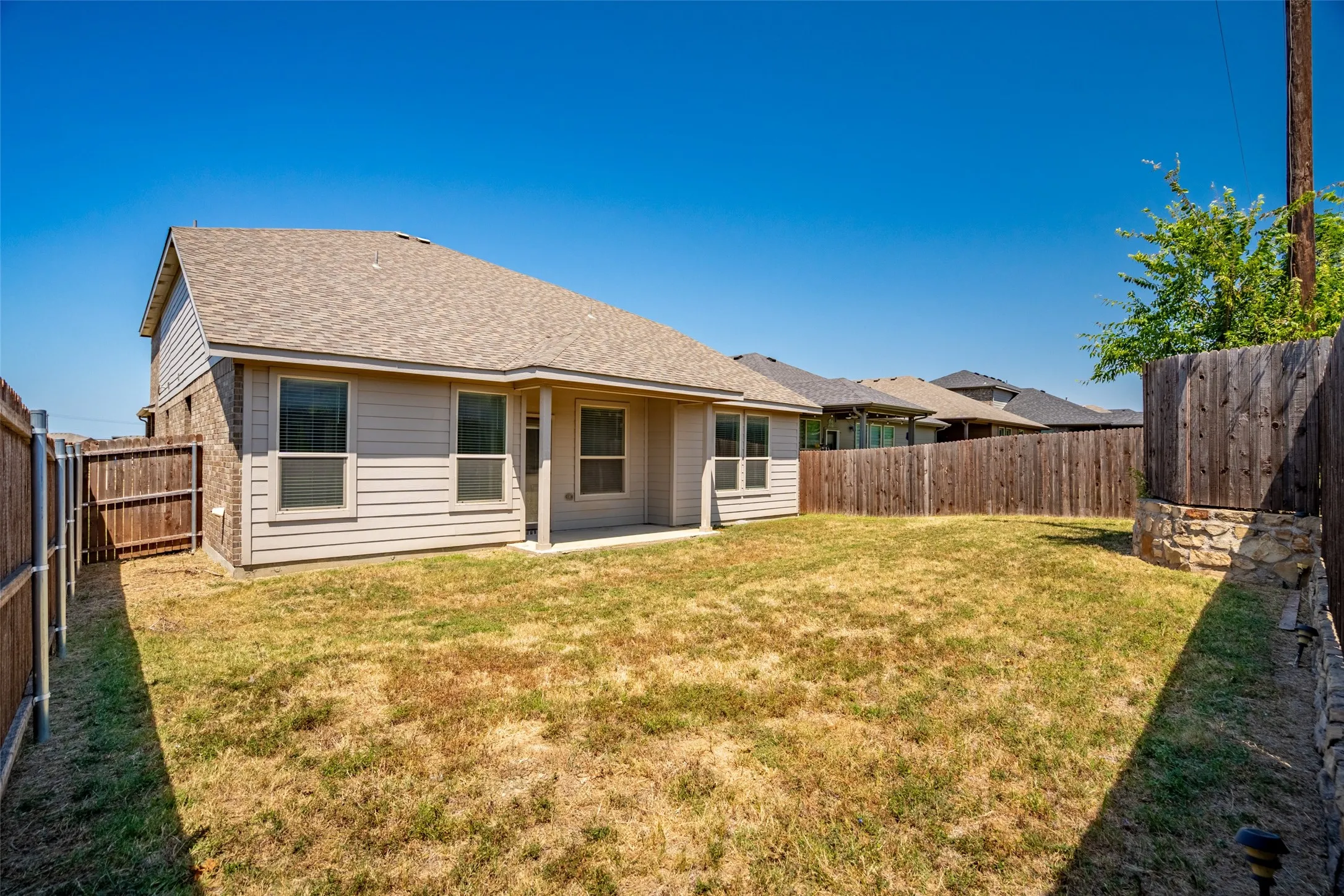 Single Family Residence For Rent in Tarrant County , 9404 Blaine Drive, Fort Worth, Texas 76177, 5 Bedroom, 3 Bathroom, 2 Garage spaces, 2,630 Sqft, built in 2019, mls#21362451, Real Estate Agent in Fort Worth, Homes For Rent in Tarrant county, Homes For Rent in Fort Worth, Realtor in Fort Worth Texas, Real Estate Brokerage Independent Realty Texas, Luminita Cordes Realtor