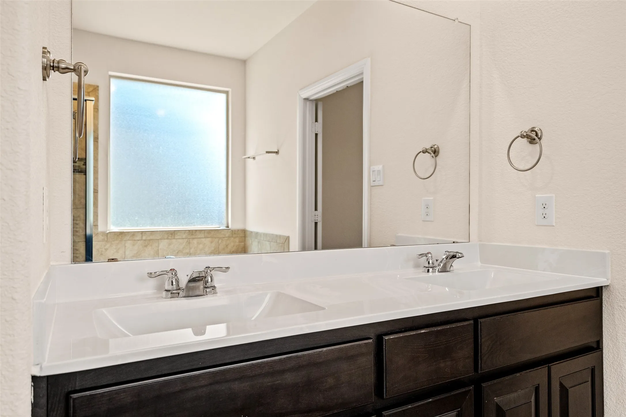 Single Family Residence For Rent in Tarrant County , 9404 Blaine Drive, Fort Worth, Texas 76177, 5 Bedroom, 3 Bathroom, 2 Garage spaces, 2,630 Sqft, built in 2019, mls#21362451, Real Estate Agent in Fort Worth, Homes For Rent in Tarrant county, Homes For Rent in Fort Worth, Realtor in Fort Worth Texas, Real Estate Brokerage Independent Realty Texas, Luminita Cordes Realtor