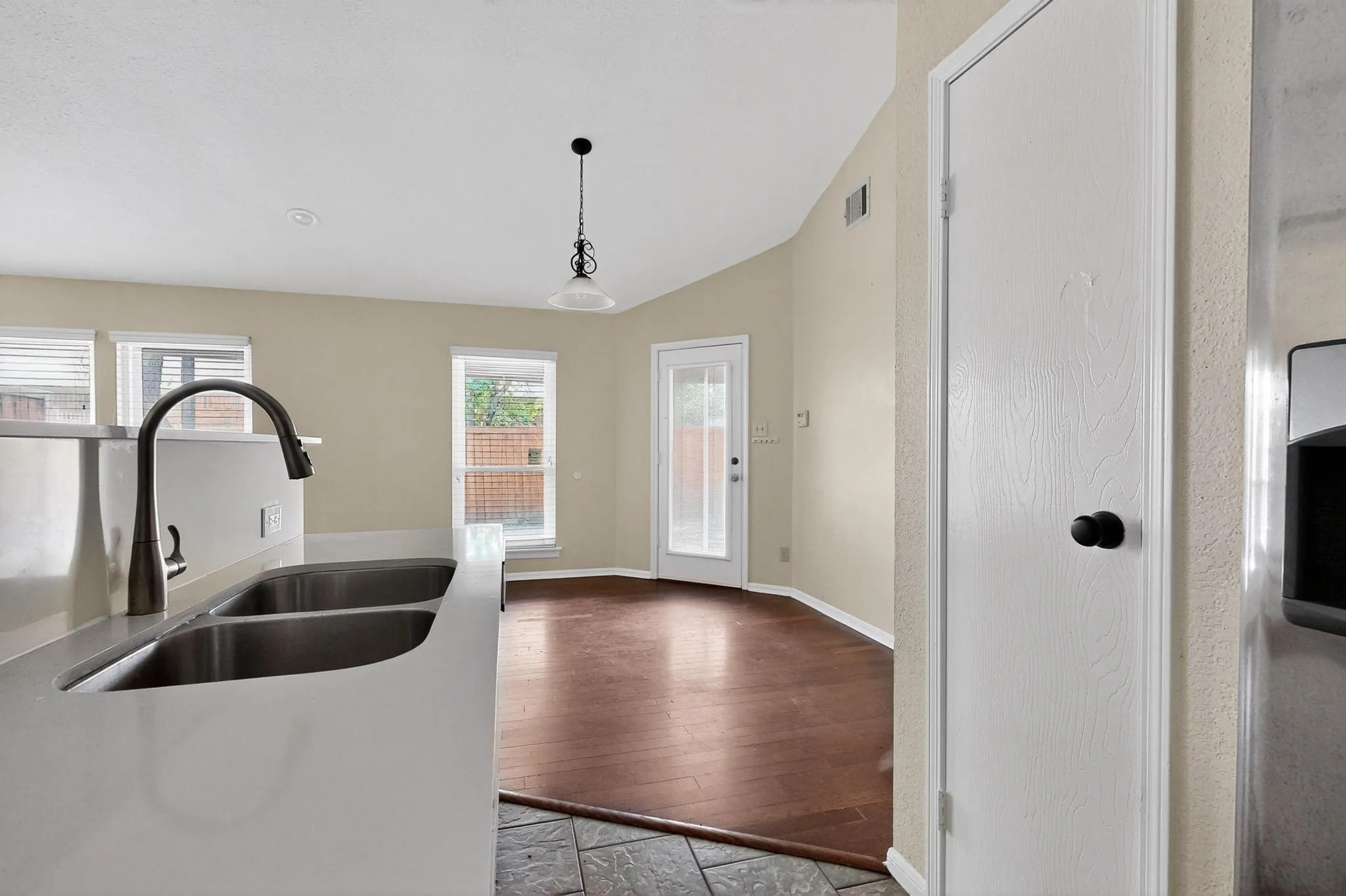 Single Family Residence For Rent in Dallas County , 936 Sugarberry Drive, Coppell, Texas 75019, 3 Bedroom, 2 Bathroom, 2 Garage spaces, 1,408 Sqft, built in 1983, mls#21362437, Real Estate Agent in Coppell, Homes For Rent in Dallas county, Homes For Rent in Coppell, Realtor in Coppell Texas, Real Estate Brokerage Independent Realty Texas, Luminita Cordes Realtor
