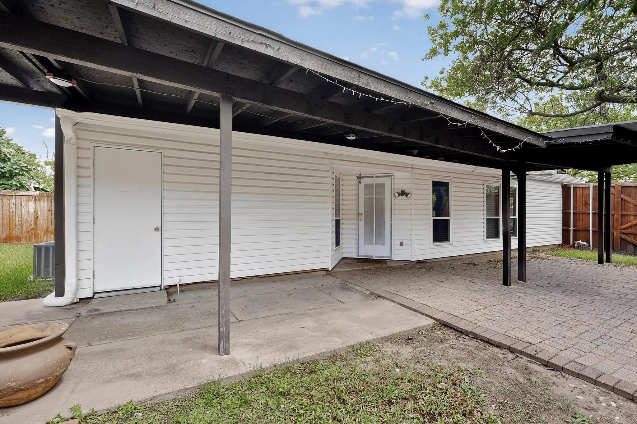 Single Family Residence For Rent in Dallas County , 936 Sugarberry Drive, Coppell, Texas 75019, 3 Bedroom, 2 Bathroom, 2 Garage spaces, 1,408 Sqft, built in 1983, mls#21362437, Real Estate Agent in Coppell, Homes For Rent in Dallas county, Homes For Rent in Coppell, Realtor in Coppell Texas, Real Estate Brokerage Independent Realty Texas, Luminita Cordes Realtor