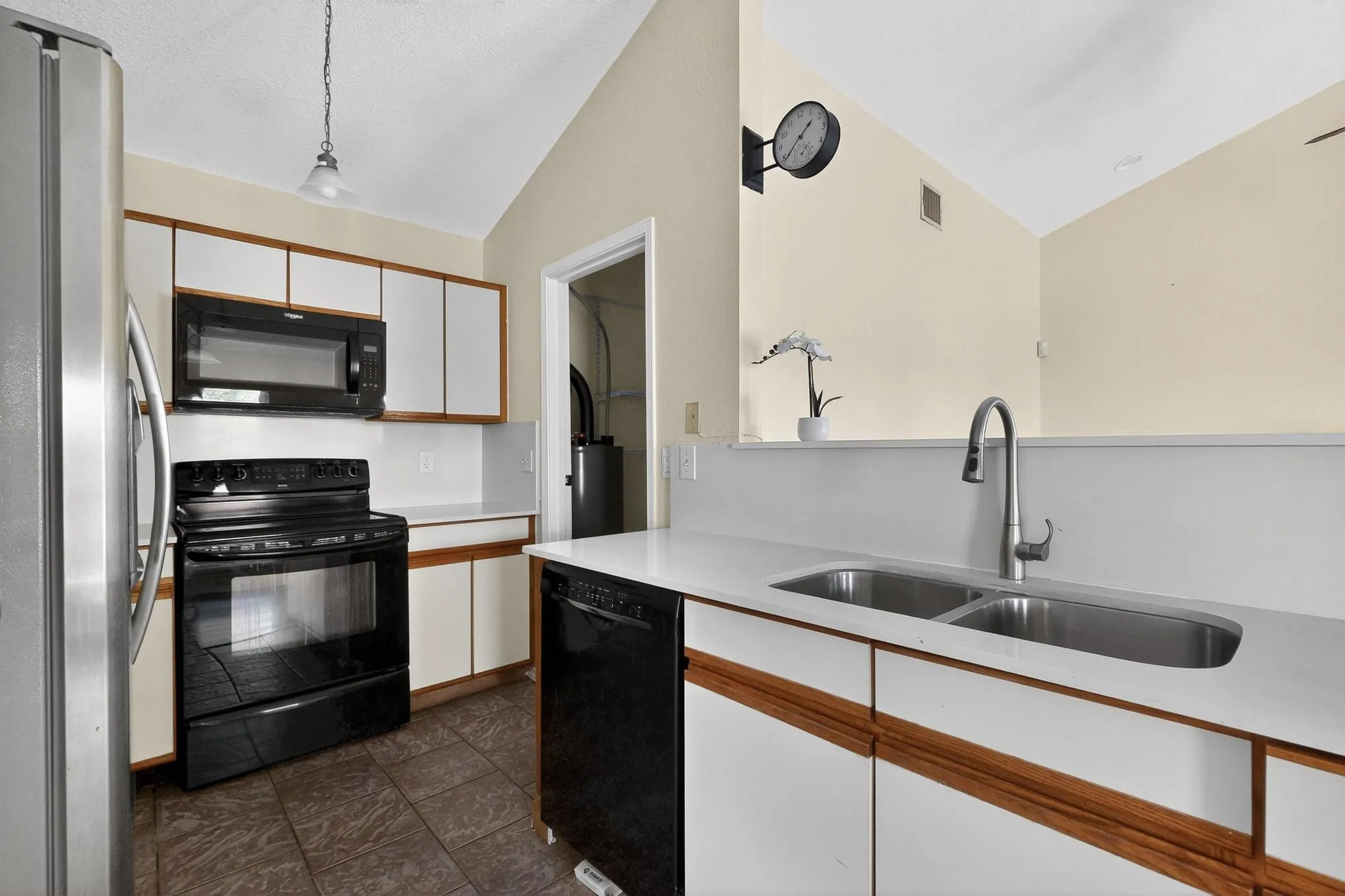 Single Family Residence For Rent in Dallas County , 936 Sugarberry Drive, Coppell, Texas 75019, 3 Bedroom, 2 Bathroom, 2 Garage spaces, 1,408 Sqft, built in 1983, mls#21362437, Real Estate Agent in Coppell, Homes For Rent in Dallas county, Homes For Rent in Coppell, Realtor in Coppell Texas, Real Estate Brokerage Independent Realty Texas, Luminita Cordes Realtor