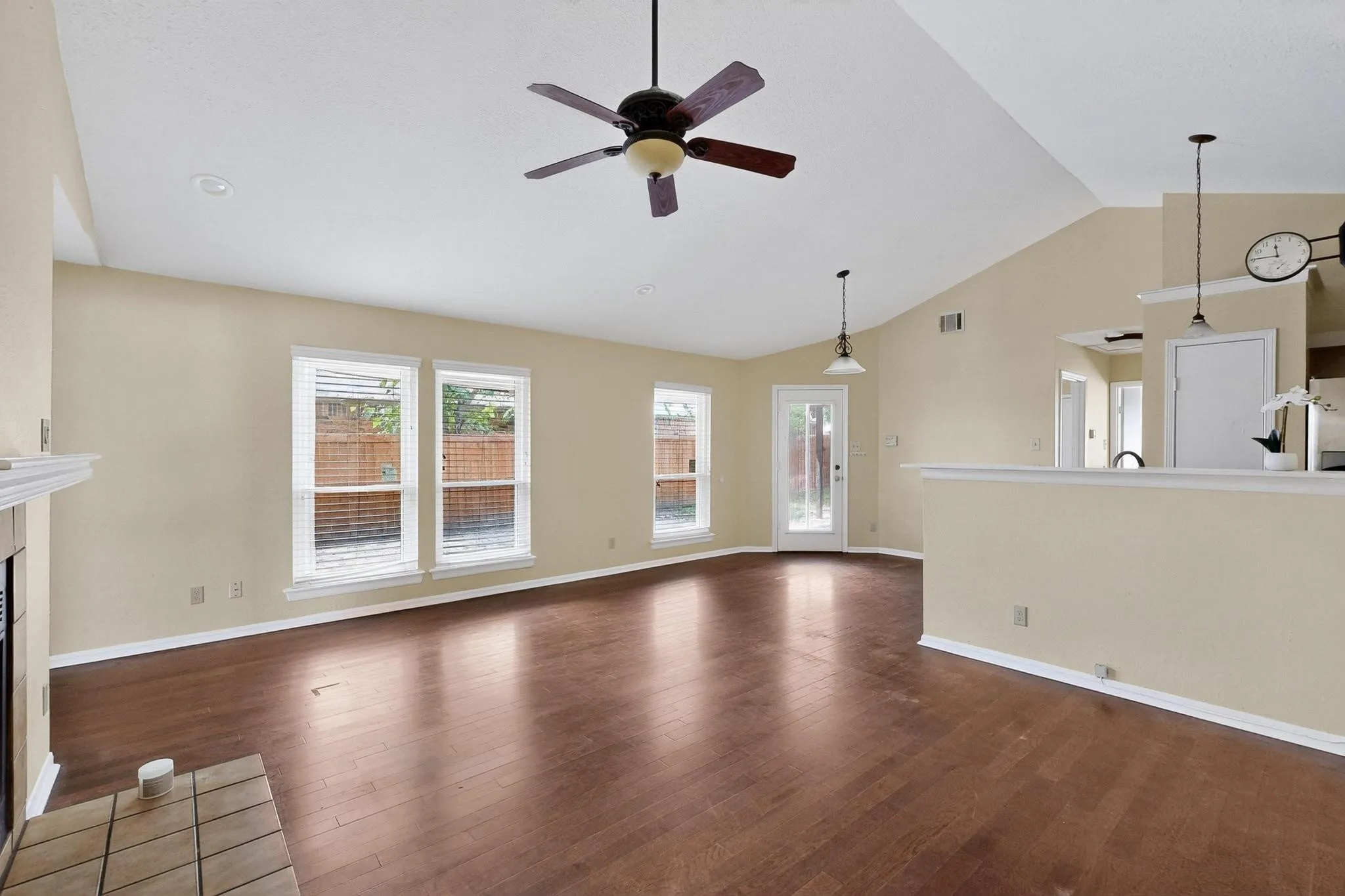 Single Family Residence For Rent in Dallas County , 936 Sugarberry Drive, Coppell, Texas 75019, 3 Bedroom, 2 Bathroom, 2 Garage spaces, 1,408 Sqft, built in 1983, mls#21362437, Real Estate Agent in Coppell, Homes For Rent in Dallas county, Homes For Rent in Coppell, Realtor in Coppell Texas, Real Estate Brokerage Independent Realty Texas, Luminita Cordes Realtor