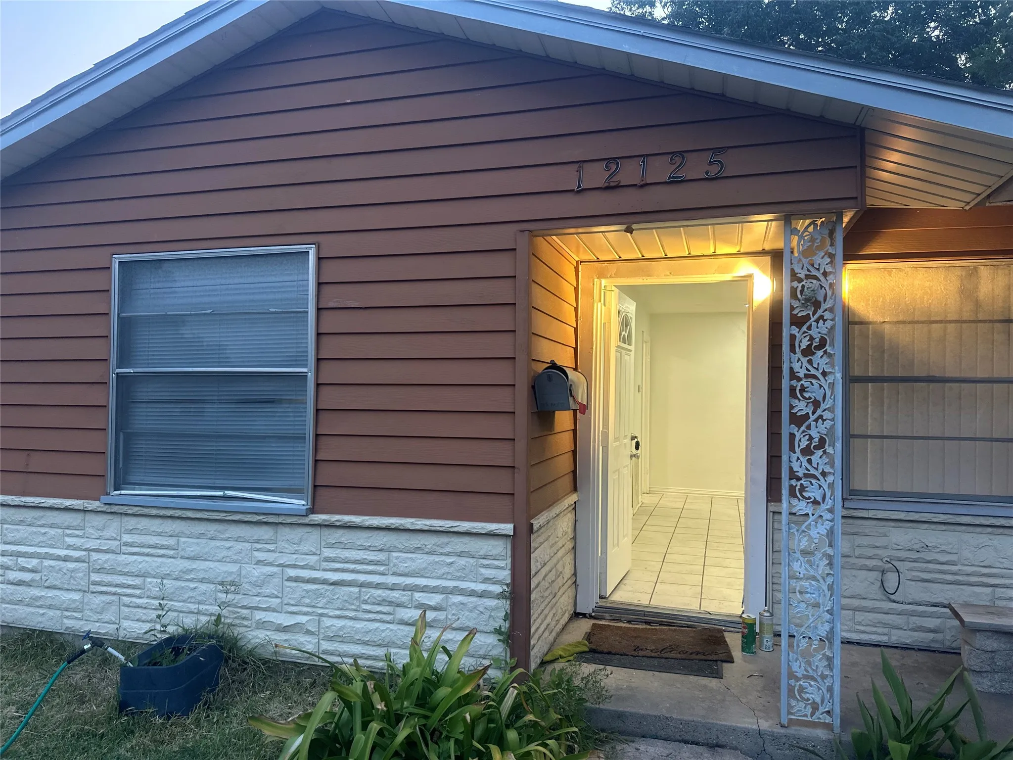 Single Family Residence For Rent in Dallas County , 12125 Bellafonte Drive, Dallas, Texas 75243, 3 Bedroom, 3 Bathroom, Garage spaces, 1,271 Sqft, built in 1955, mls#21361089, Real Estate Agent in Dallas, Homes For Rent in Dallas county, Homes For Rent in Dallas, Realtor in Dallas Texas, Real Estate Brokerage Independent Realty Texas, Luminita Cordes Realtor