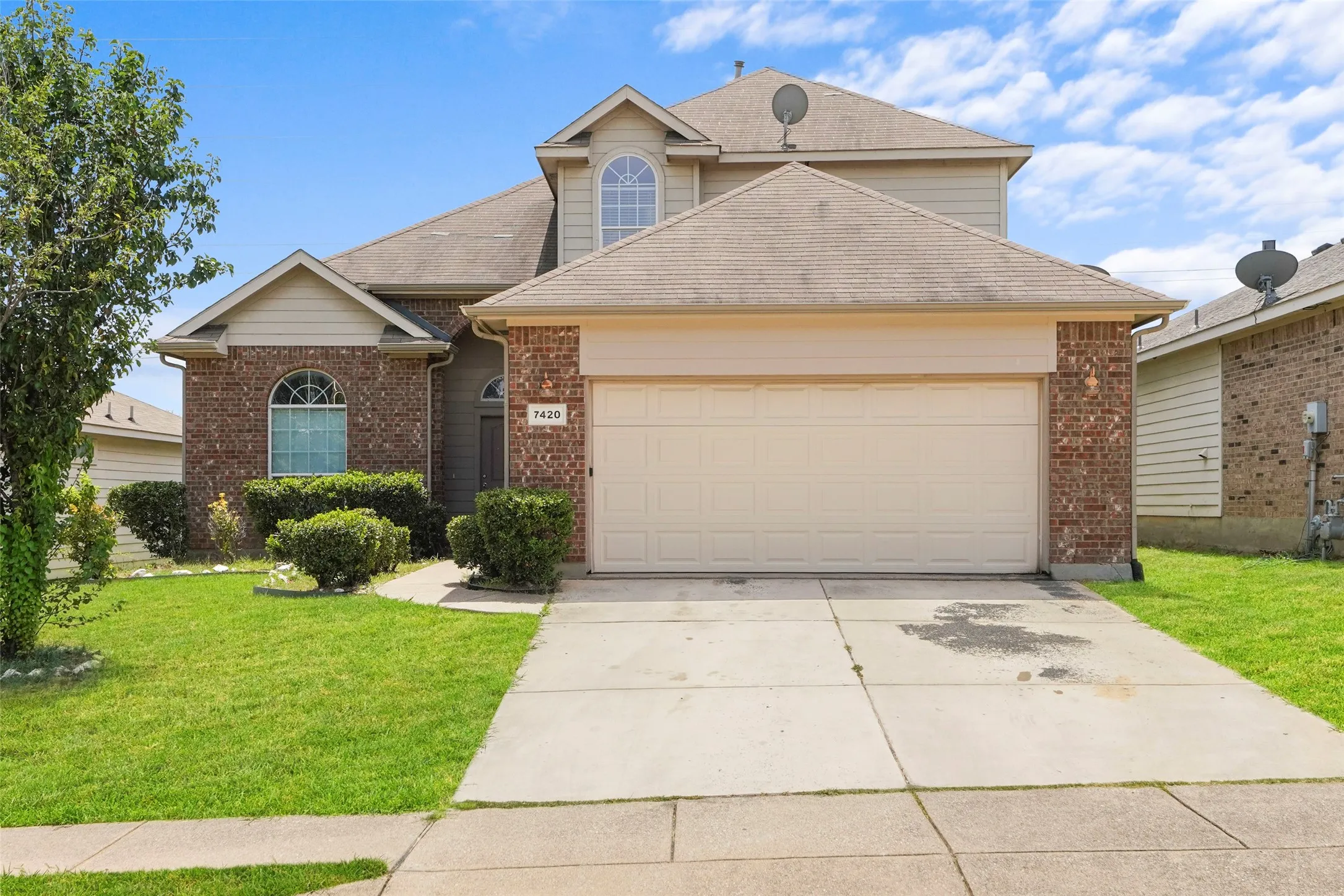 Single Family Residence For Sale in Tarrant County , 7420 Alverstone Drive, Fort Worth, Texas 76120, 4 Bedroom, 3 Bathroom, 2 Garage spaces, 2,308 Sqft, built in 2005, mls#21313180, Real Estate Agent in Fort Worth, Homes For Sale in Tarrant county, Homes For Sale in Fort Worth, Realtor in Fort Worth Texas, Real Estate Brokerage Independent Realty Texas, Luminita Cordes Realtor