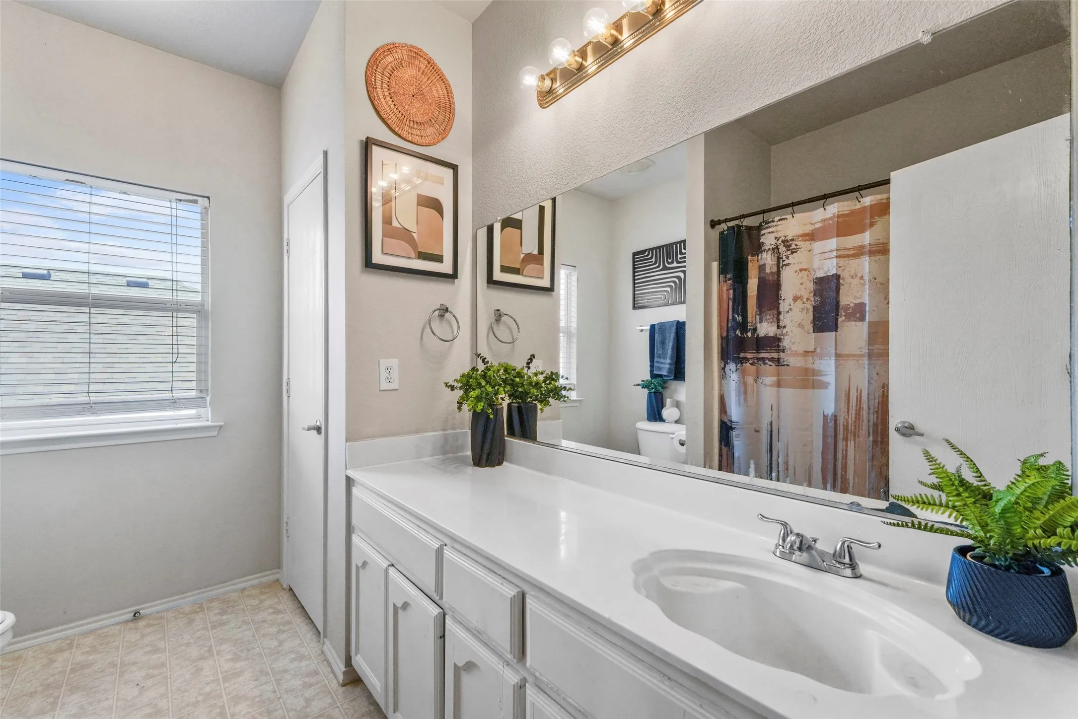 Single Family Residence For Sale in Tarrant County , 7420 Alverstone Drive, Fort Worth, Texas 76120, 4 Bedroom, 3 Bathroom, 2 Garage spaces, 2,308 Sqft, built in 2005, mls#21313180, Real Estate Agent in Fort Worth, Homes For Sale in Tarrant county, Homes For Sale in Fort Worth, Realtor in Fort Worth Texas, Real Estate Brokerage Independent Realty Texas, Luminita Cordes Realtor