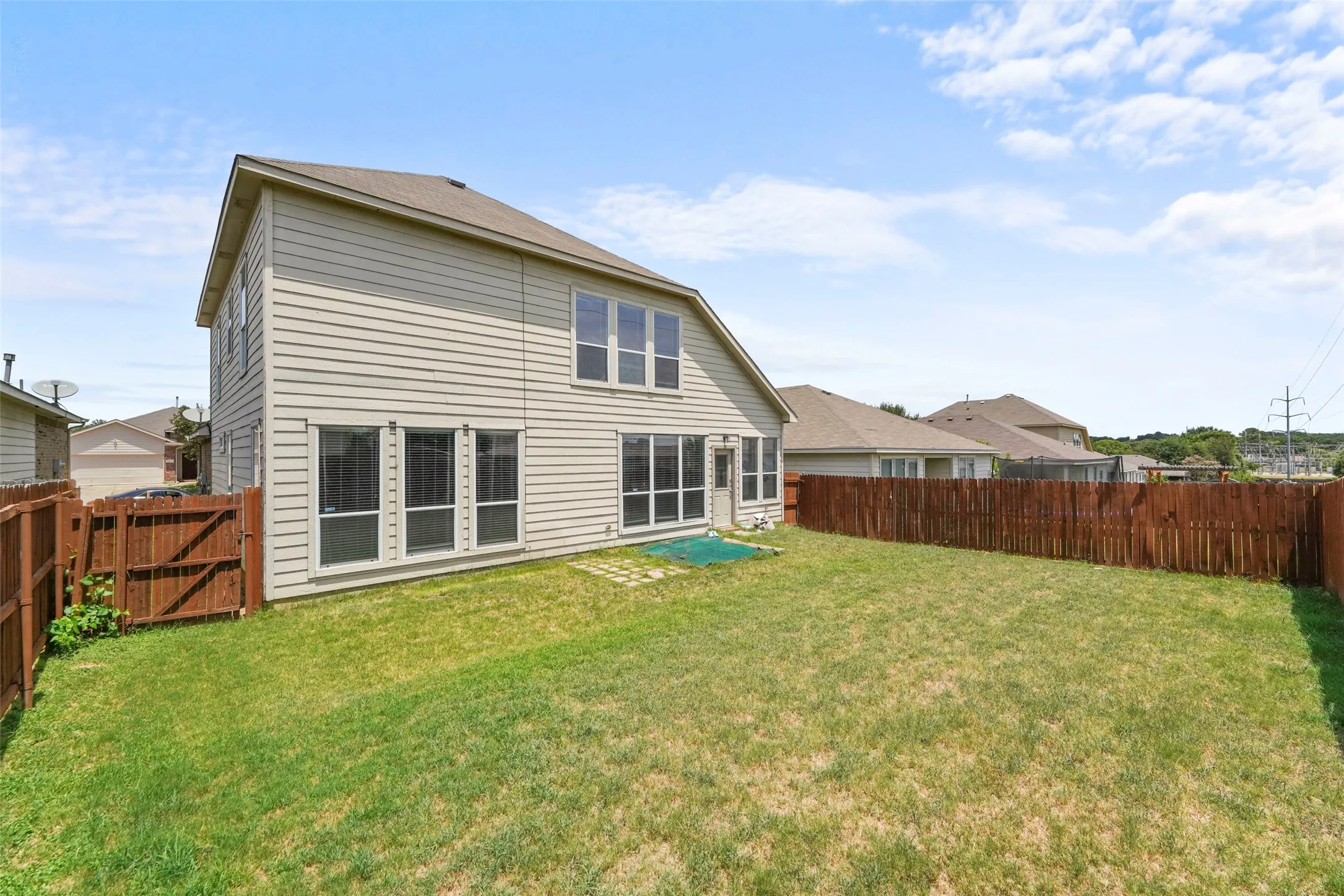 Single Family Residence For Sale in Tarrant County , 7420 Alverstone Drive, Fort Worth, Texas 76120, 4 Bedroom, 3 Bathroom, 2 Garage spaces, 2,308 Sqft, built in 2005, mls#21313180, Real Estate Agent in Fort Worth, Homes For Sale in Tarrant county, Homes For Sale in Fort Worth, Realtor in Fort Worth Texas, Real Estate Brokerage Independent Realty Texas, Luminita Cordes Realtor
