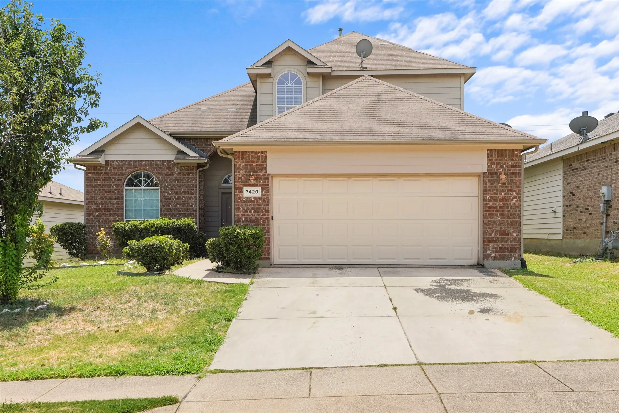 Single Family Residence For Sale in Tarrant County , 7420 Alverstone Drive, Fort Worth, Texas 76120, 4 Bedroom, 3 Bathroom, 2 Garage spaces, 2,308 Sqft, built in 2005, mls#21313180, Real Estate Agent in Fort Worth, Homes For Sale in Tarrant county, Homes For Sale in Fort Worth, Realtor in Fort Worth Texas, Real Estate Brokerage Independent Realty Texas, Luminita Cordes Realtor