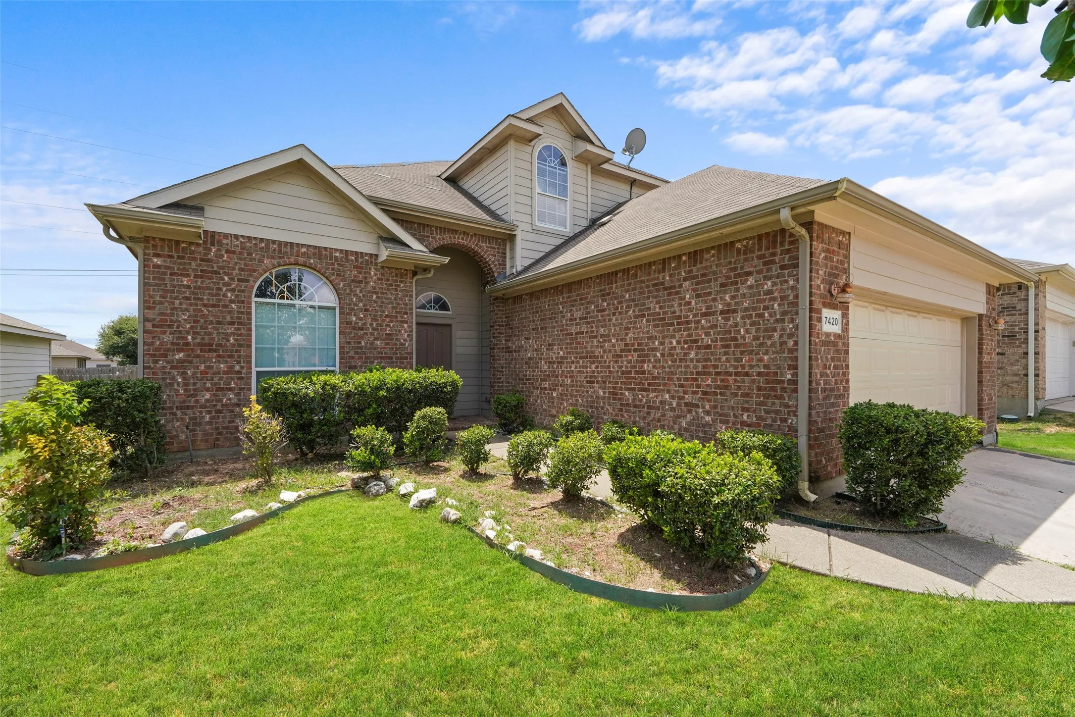 Single Family Residence For Sale in Tarrant County , 7420 Alverstone Drive, Fort Worth, Texas 76120, 4 Bedroom, 3 Bathroom, 2 Garage spaces, 2,308 Sqft, built in 2005, mls#21313180, Real Estate Agent in Fort Worth, Homes For Sale in Tarrant county, Homes For Sale in Fort Worth, Realtor in Fort Worth Texas, Real Estate Brokerage Independent Realty Texas, Luminita Cordes Realtor