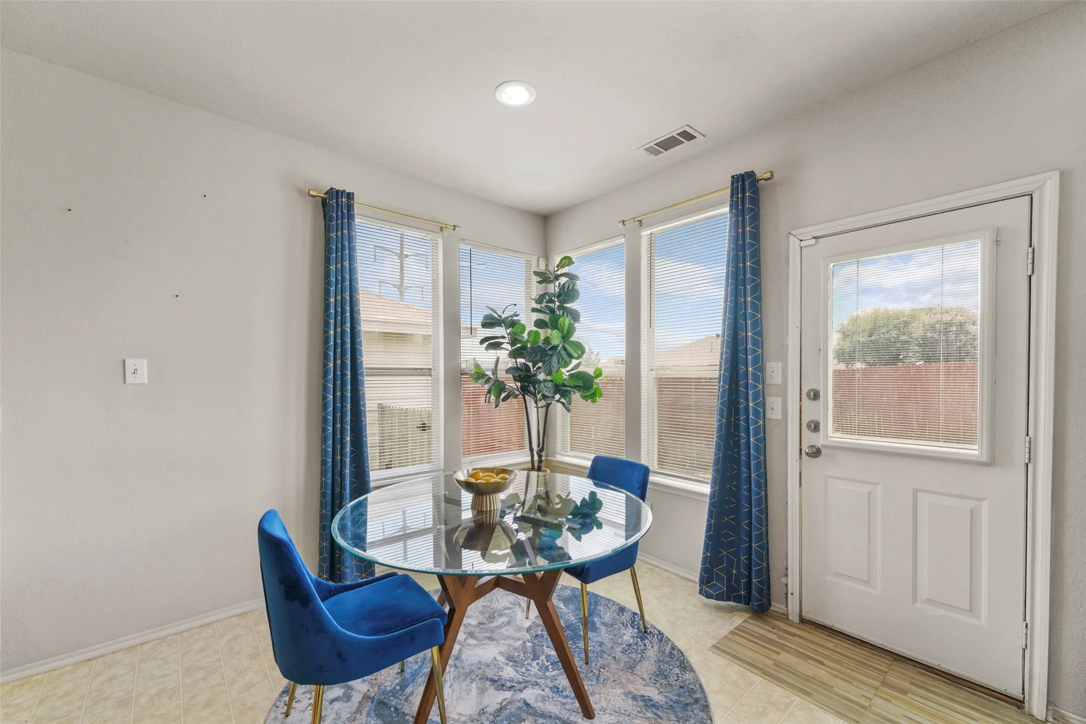 Single Family Residence For Sale in Tarrant County , 7420 Alverstone Drive, Fort Worth, Texas 76120, 4 Bedroom, 3 Bathroom, 2 Garage spaces, 2,308 Sqft, built in 2005, mls#21313180, Real Estate Agent in Fort Worth, Homes For Sale in Tarrant county, Homes For Sale in Fort Worth, Realtor in Fort Worth Texas, Real Estate Brokerage Independent Realty Texas, Luminita Cordes Realtor