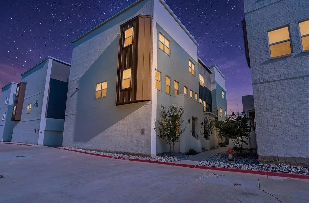 Condominium For Sale in Tarrant County , 1217 Beaconfield Lane 811, Arlington, Texas 76011, 2 Bedroom, 3 Bathroom, 1 Garage spaces, 1,378 Sqft, built in 2024, mls#21359653, Real Estate Agent in Arlington, Homes For Sale in Tarrant county, Homes For Sale in Arlington, Realtor in Arlington Texas, Real Estate Brokerage Independent Realty Texas, Luminita Cordes Realtor