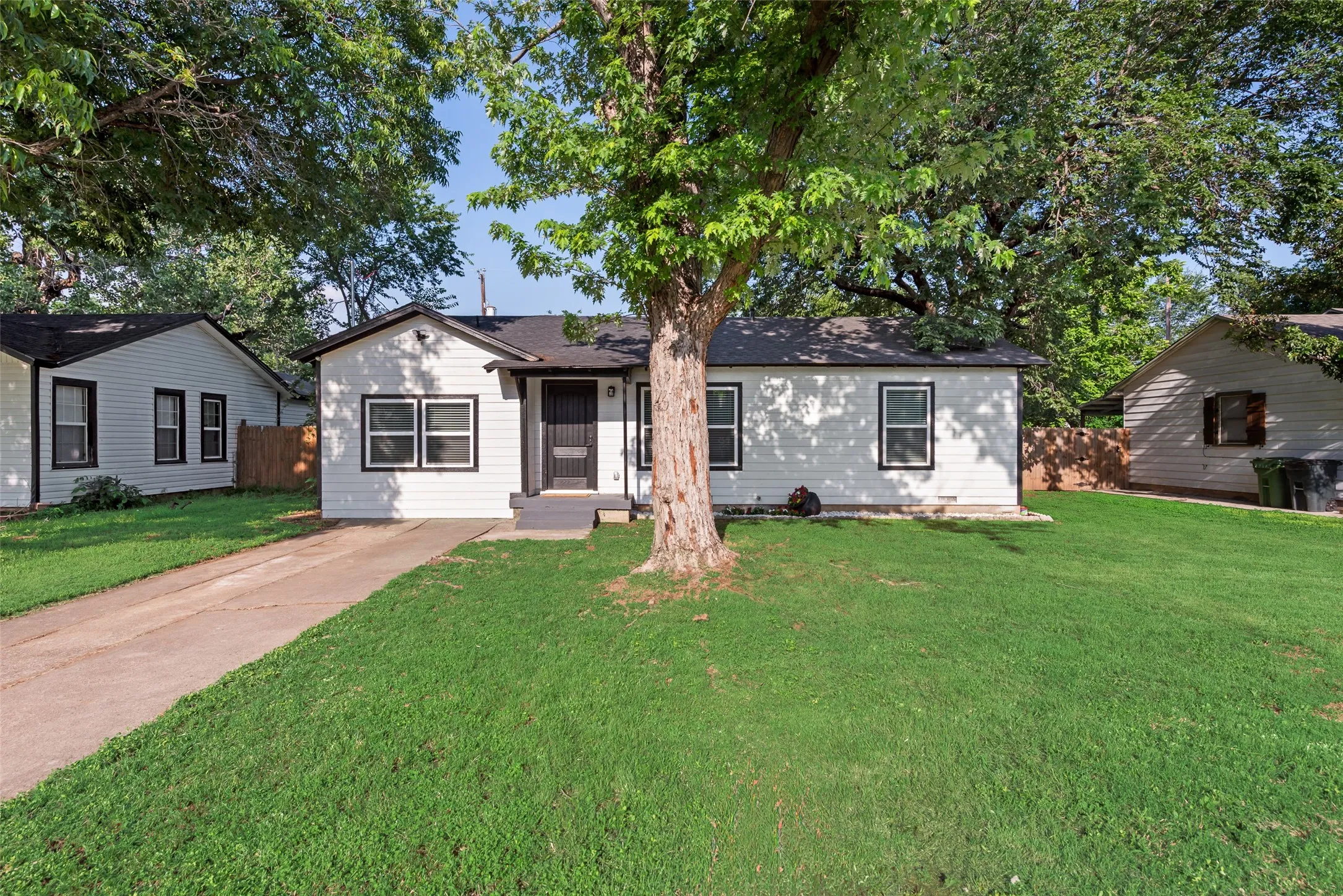 Single Family Residence For Rent in Tarrant County , 228 Harrison Lane, Hurst, Texas 76053, 3 Bedroom, 1 Bathroom, Garage spaces, 1,050 Sqft, built in 1954, Price $2,500, mls#21359197, Real Estate Agent in Hurst, Homes For Rent in Tarrant county, Homes For Rent in Hurst, Realtor in Hurst Texas, Real Estate Brokerage Independent Realty Texas, Luminita Cordes Realtor