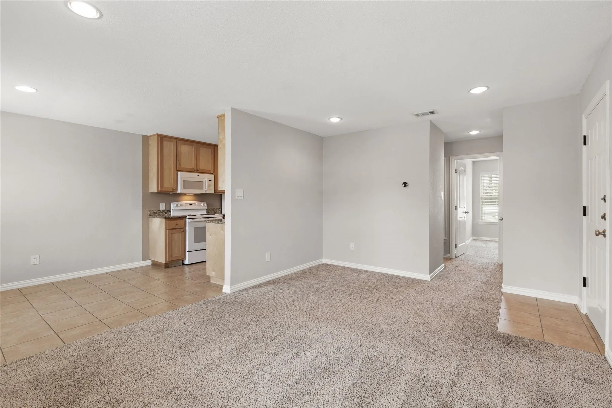 Apartment For Rent in Tarrant County , 2016 Paisley Drive C, Arlington, Texas 76015, 2 Bedroom, 1 Bathroom, Garage spaces, 1,080 Sqft, built in 1979, mls#21348195, Real Estate Agent in Arlington, Homes For Rent in Tarrant county, Homes For Rent in Arlington, Realtor in Arlington Texas, Real Estate Brokerage Independent Realty Texas, Luminita Cordes Realtor