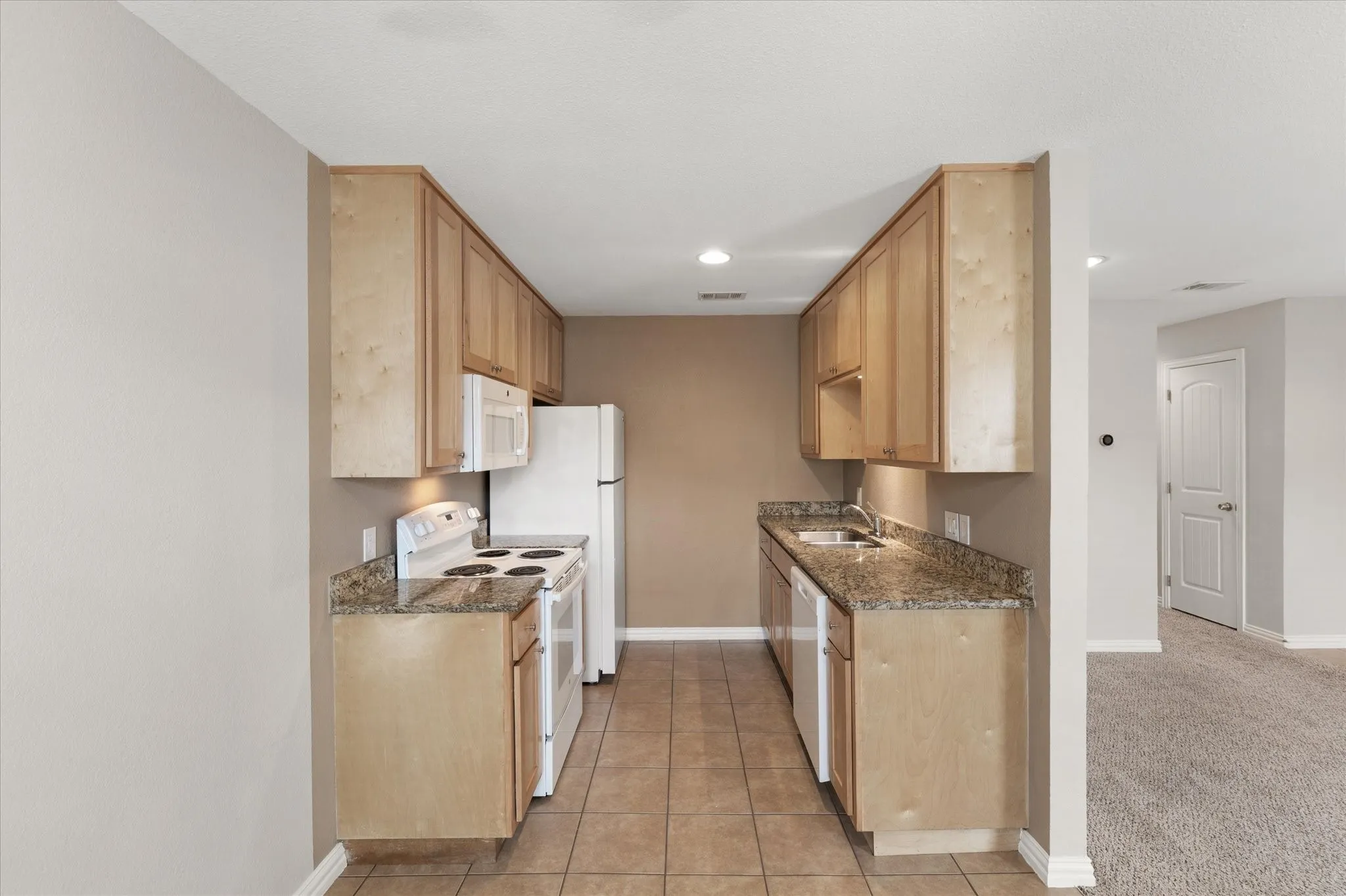 Apartment For Rent in Tarrant County , 2016 Paisley Drive C, Arlington, Texas 76015, 2 Bedroom, 1 Bathroom, Garage spaces, 1,080 Sqft, built in 1979, mls#21348195, Real Estate Agent in Arlington, Homes For Rent in Tarrant county, Homes For Rent in Arlington, Realtor in Arlington Texas, Real Estate Brokerage Independent Realty Texas, Luminita Cordes Realtor