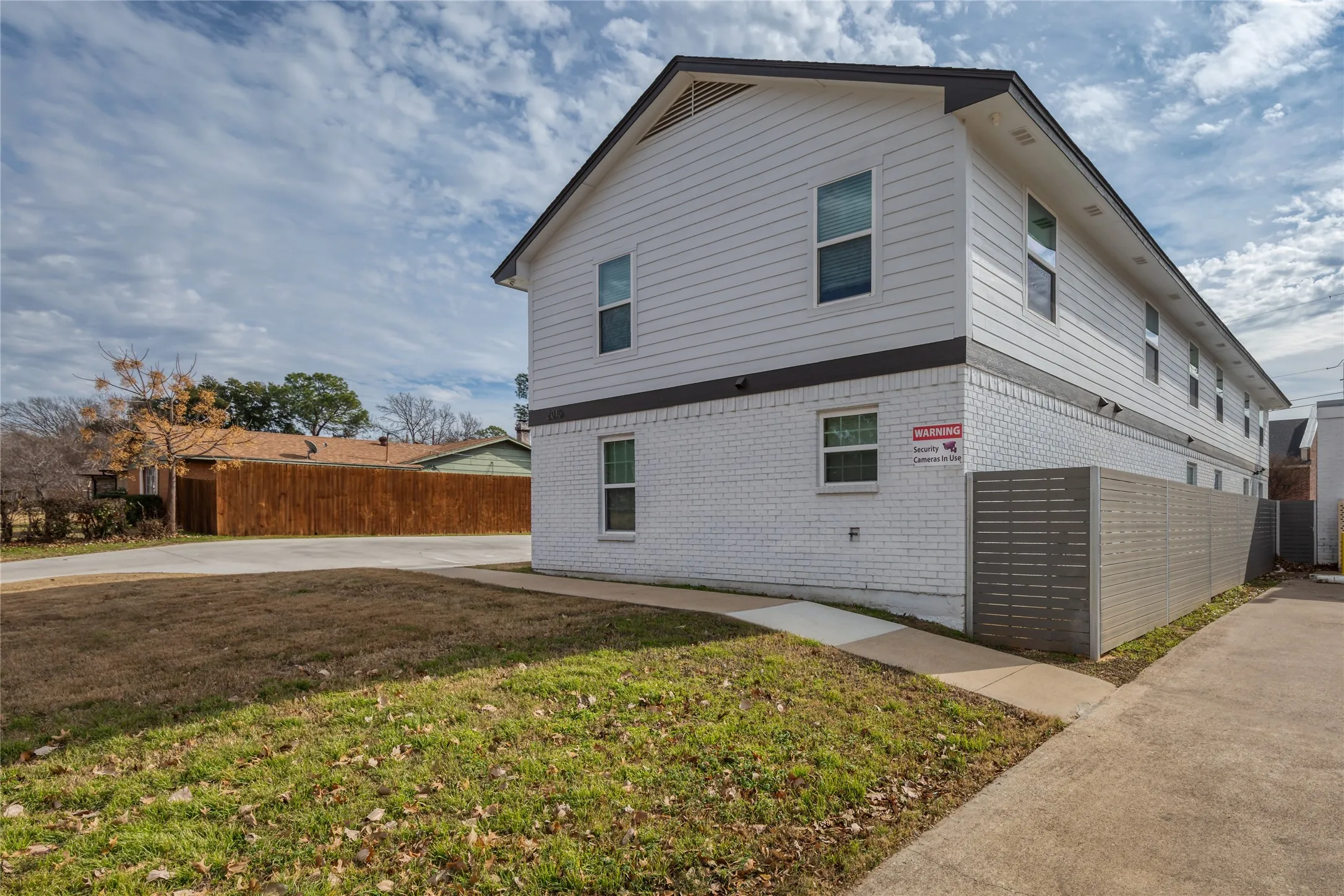Apartment For Rent in Tarrant County , 2016 Paisley Drive C, Arlington, Texas 76015, 2 Bedroom, 1 Bathroom, Garage spaces, 1,080 Sqft, built in 1979, mls#21348195, Real Estate Agent in Arlington, Homes For Rent in Tarrant county, Homes For Rent in Arlington, Realtor in Arlington Texas, Real Estate Brokerage Independent Realty Texas, Luminita Cordes Realtor