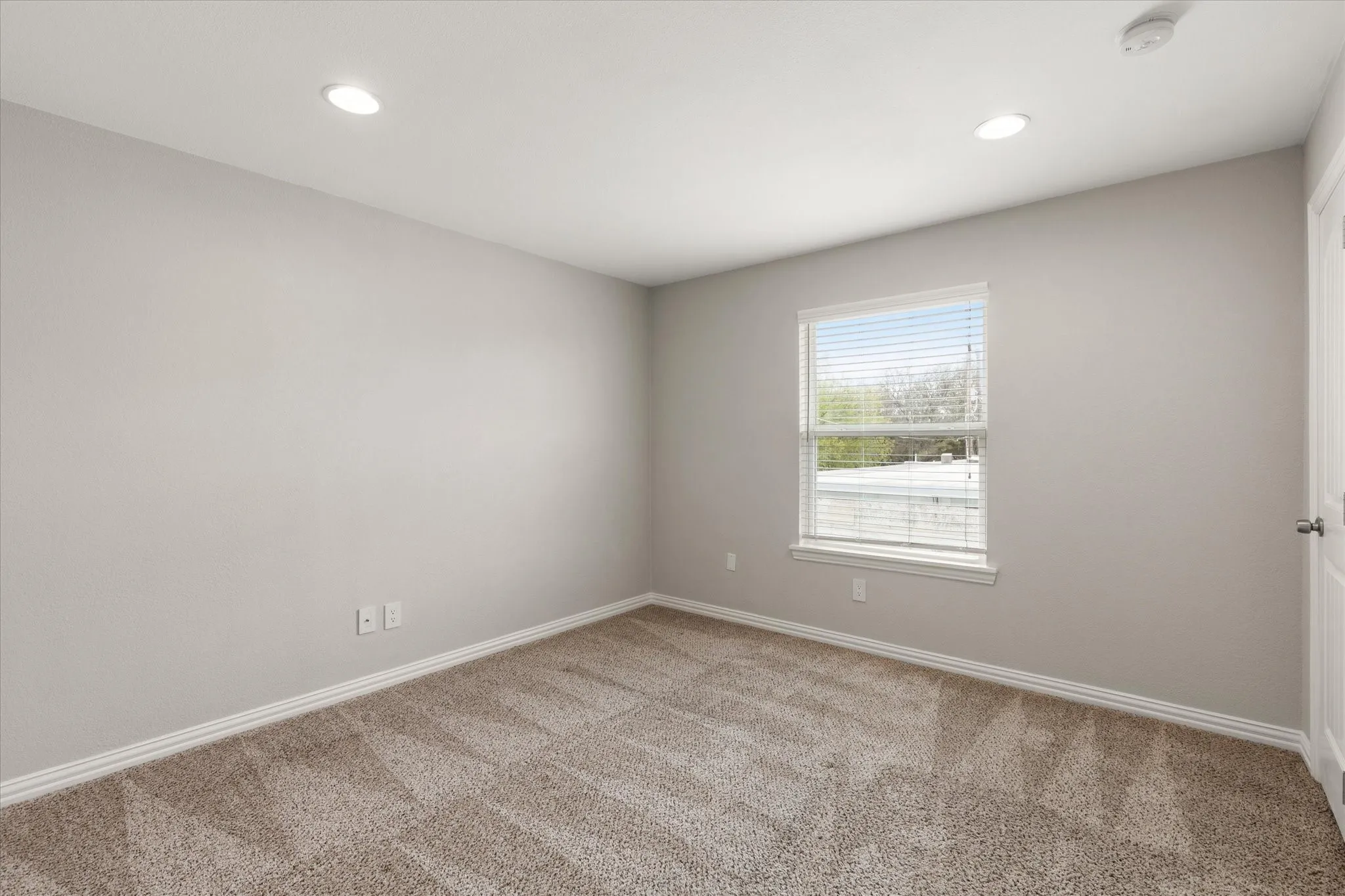 Apartment For Rent in Tarrant County , 2016 Paisley Drive C, Arlington, Texas 76015, 2 Bedroom, 1 Bathroom, Garage spaces, 1,080 Sqft, built in 1979, mls#21348195, Real Estate Agent in Arlington, Homes For Rent in Tarrant county, Homes For Rent in Arlington, Realtor in Arlington Texas, Real Estate Brokerage Independent Realty Texas, Luminita Cordes Realtor