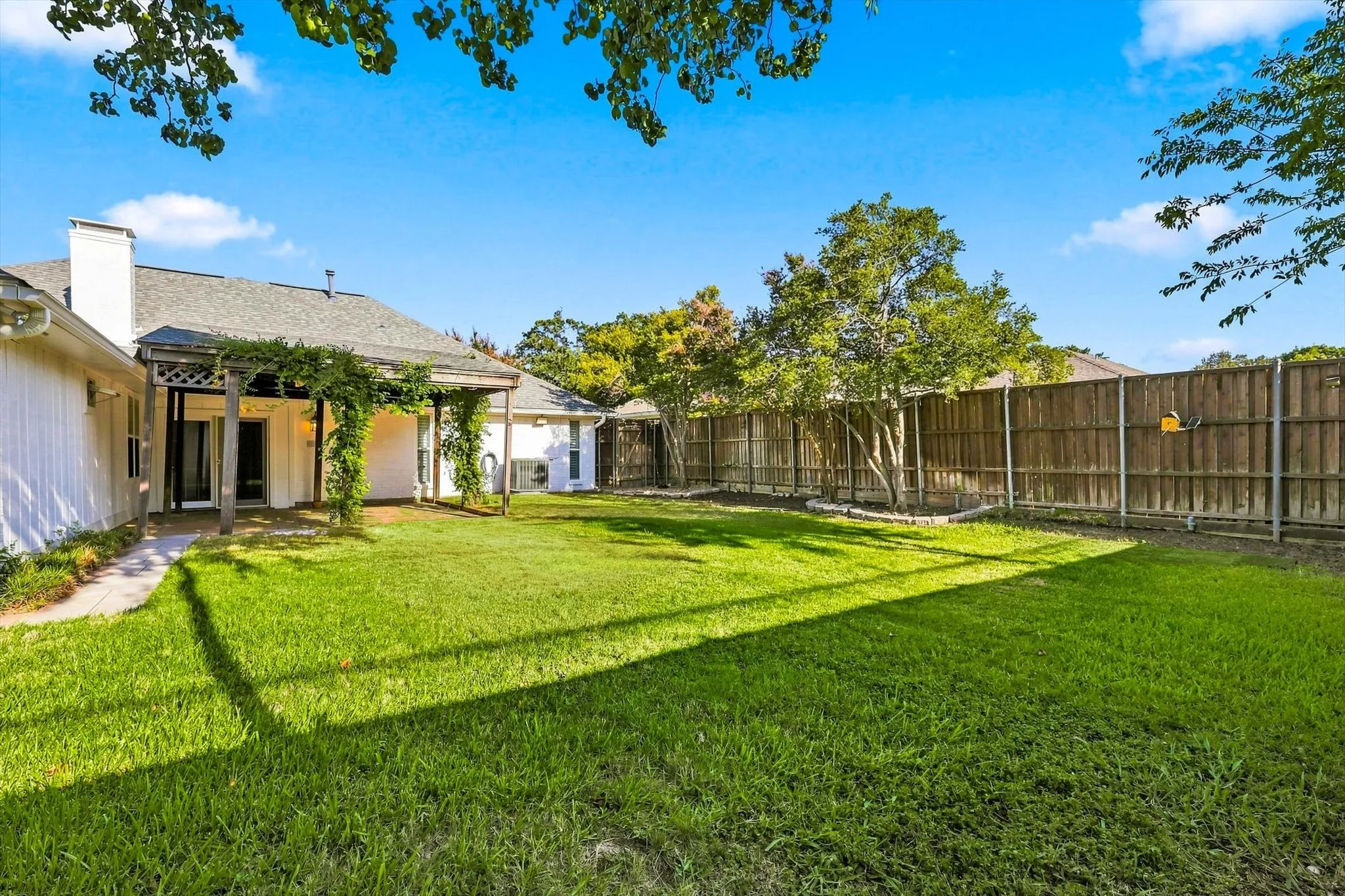 Single Family Residence For Sale in Dallas County , 8721 Flint Falls Drive, Dallas, Texas 75243, 4 Bedroom, 3 Bathroom, 2 Garage spaces, 2,189 Sqft, built in 1976, mls#21362465, Real Estate Agent in Dallas, Homes For Sale in Dallas county, Homes For Sale in Dallas, Realtor in Dallas Texas, Real Estate Brokerage Independent Realty Texas, Luminita Cordes Realtor