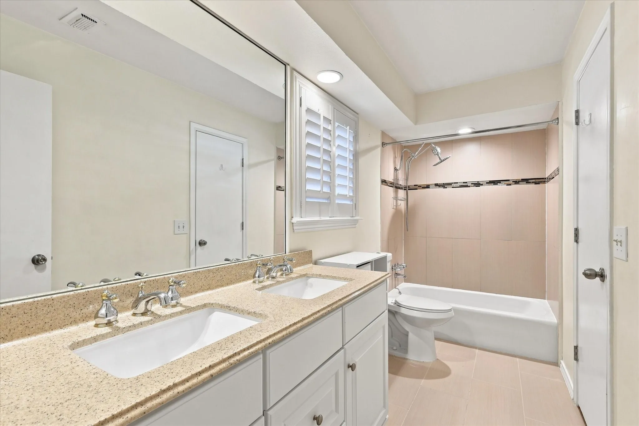 Single Family Residence For Sale in Dallas County , 8721 Flint Falls Drive, Dallas, Texas 75243, 4 Bedroom, 3 Bathroom, 2 Garage spaces, 2,189 Sqft, built in 1976, mls#21362465, Real Estate Agent in Dallas, Homes For Sale in Dallas county, Homes For Sale in Dallas, Realtor in Dallas Texas, Real Estate Brokerage Independent Realty Texas, Luminita Cordes Realtor