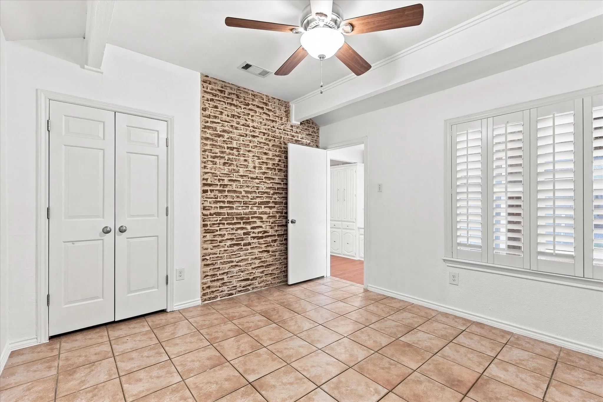 Single Family Residence For Sale in Dallas County , 8721 Flint Falls Drive, Dallas, Texas 75243, 4 Bedroom, 3 Bathroom, 2 Garage spaces, 2,189 Sqft, built in 1976, mls#21362465, Real Estate Agent in Dallas, Homes For Sale in Dallas county, Homes For Sale in Dallas, Realtor in Dallas Texas, Real Estate Brokerage Independent Realty Texas, Luminita Cordes Realtor
