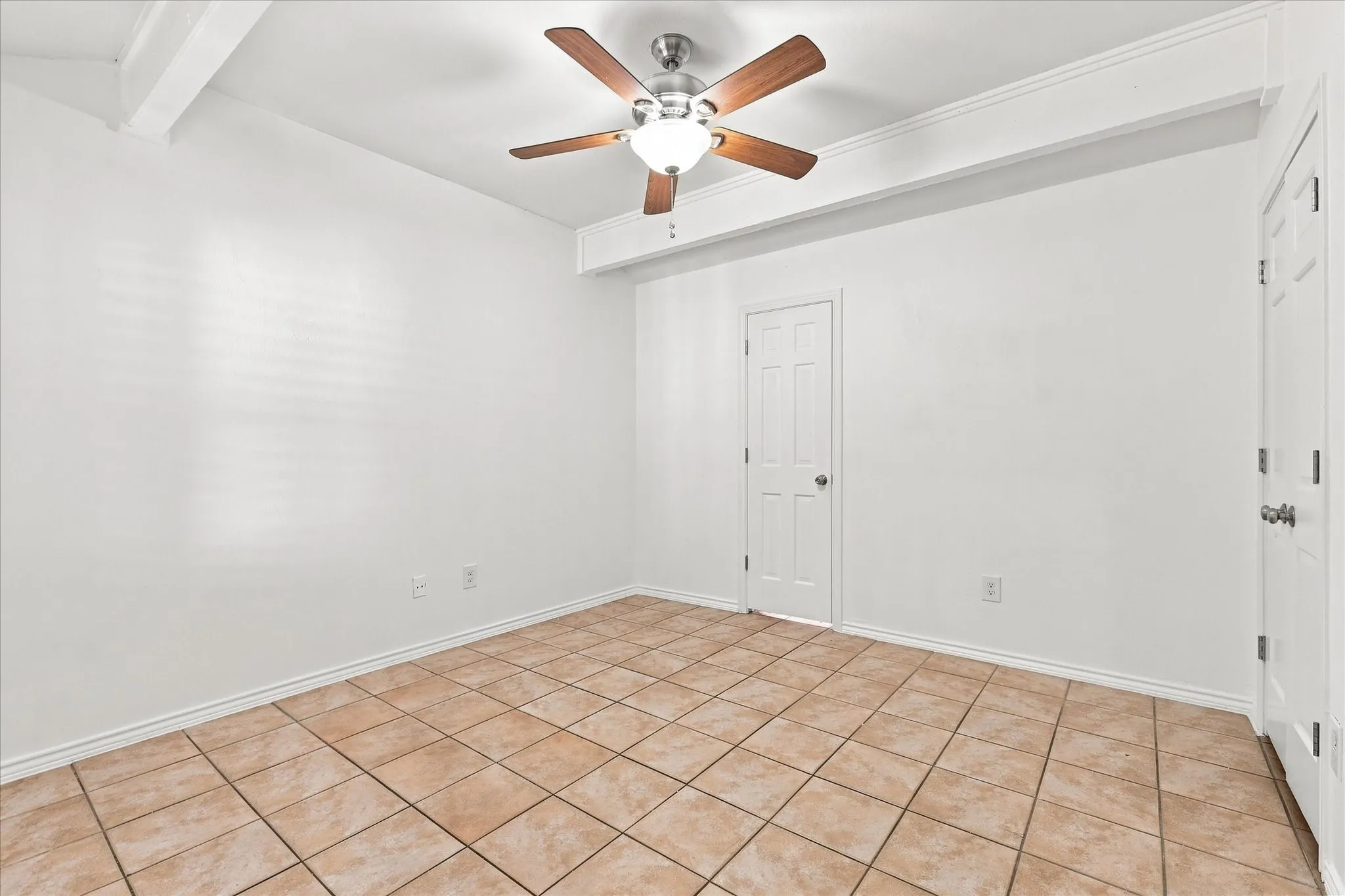 Single Family Residence For Sale in Dallas County , 8721 Flint Falls Drive, Dallas, Texas 75243, 4 Bedroom, 3 Bathroom, 2 Garage spaces, 2,189 Sqft, built in 1976, mls#21362465, Real Estate Agent in Dallas, Homes For Sale in Dallas county, Homes For Sale in Dallas, Realtor in Dallas Texas, Real Estate Brokerage Independent Realty Texas, Luminita Cordes Realtor