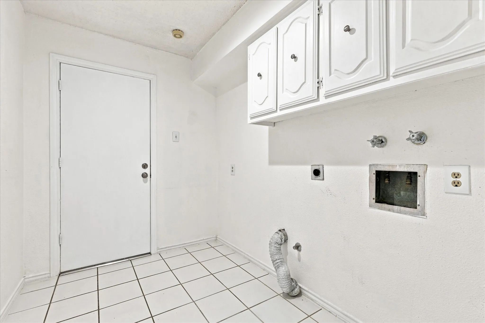 Single Family Residence For Sale in Dallas County , 8721 Flint Falls Drive, Dallas, Texas 75243, 4 Bedroom, 3 Bathroom, 2 Garage spaces, 2,189 Sqft, built in 1976, mls#21362465, Real Estate Agent in Dallas, Homes For Sale in Dallas county, Homes For Sale in Dallas, Realtor in Dallas Texas, Real Estate Brokerage Independent Realty Texas, Luminita Cordes Realtor