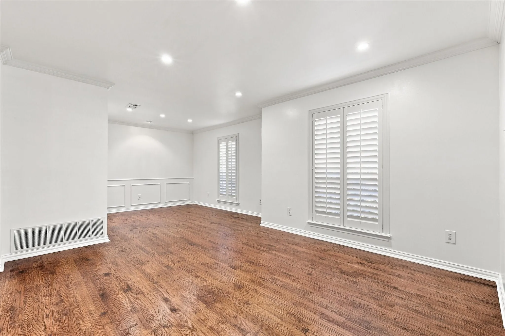Single Family Residence For Sale in Dallas County , 8721 Flint Falls Drive, Dallas, Texas 75243, 4 Bedroom, 3 Bathroom, 2 Garage spaces, 2,189 Sqft, built in 1976, mls#21362465, Real Estate Agent in Dallas, Homes For Sale in Dallas county, Homes For Sale in Dallas, Realtor in Dallas Texas, Real Estate Brokerage Independent Realty Texas, Luminita Cordes Realtor