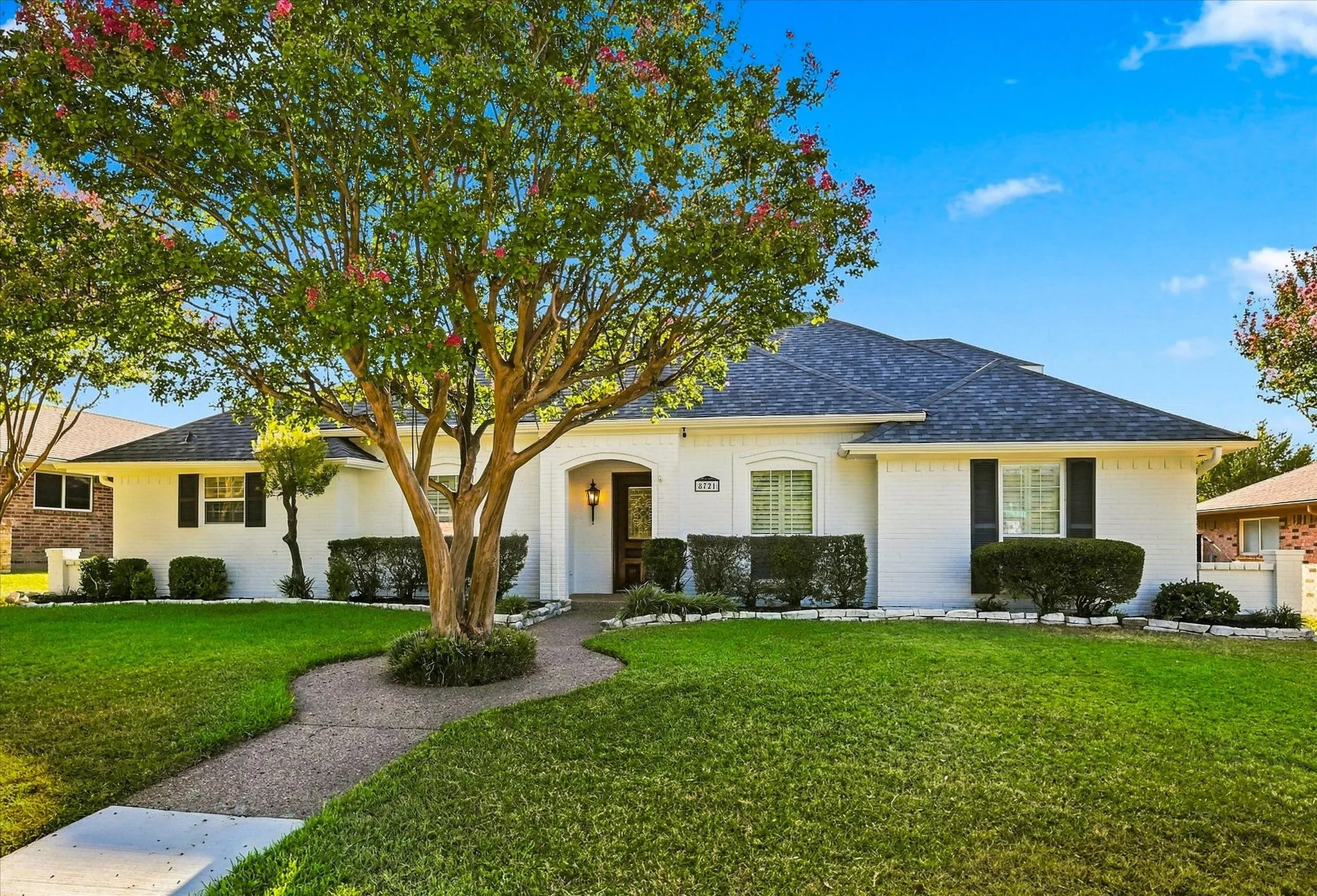 Single Family Residence For Sale in Dallas County , 8721 Flint Falls Drive, Dallas, Texas 75243, 4 Bedroom, 3 Bathroom, 2 Garage spaces, 2,189 Sqft, built in 1976, mls#21362465, Real Estate Agent in Dallas, Homes For Sale in Dallas county, Homes For Sale in Dallas, Realtor in Dallas Texas, Real Estate Brokerage Independent Realty Texas, Luminita Cordes Realtor
