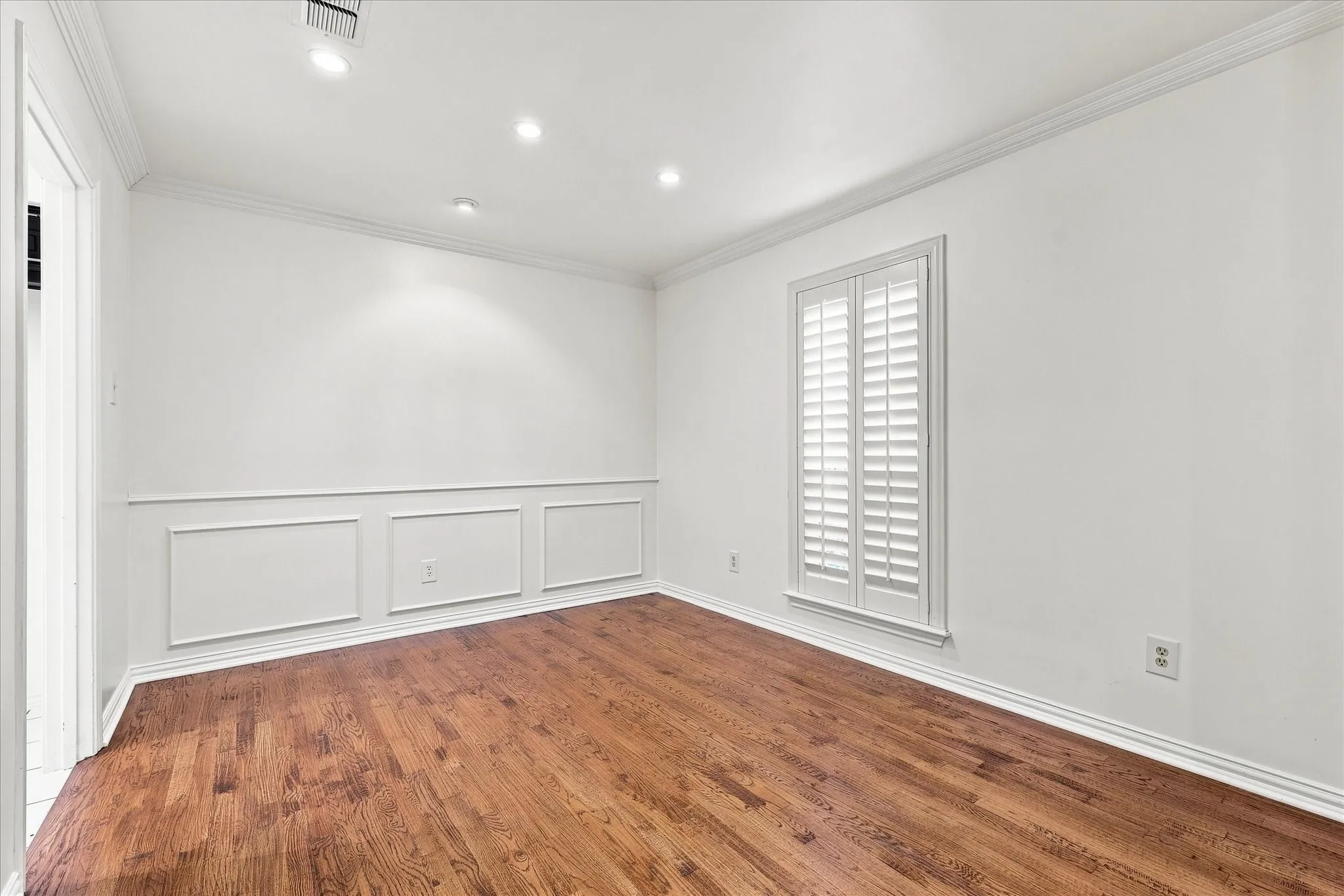 Single Family Residence For Sale in Dallas County , 8721 Flint Falls Drive, Dallas, Texas 75243, 4 Bedroom, 3 Bathroom, 2 Garage spaces, 2,189 Sqft, built in 1976, mls#21362465, Real Estate Agent in Dallas, Homes For Sale in Dallas county, Homes For Sale in Dallas, Realtor in Dallas Texas, Real Estate Brokerage Independent Realty Texas, Luminita Cordes Realtor