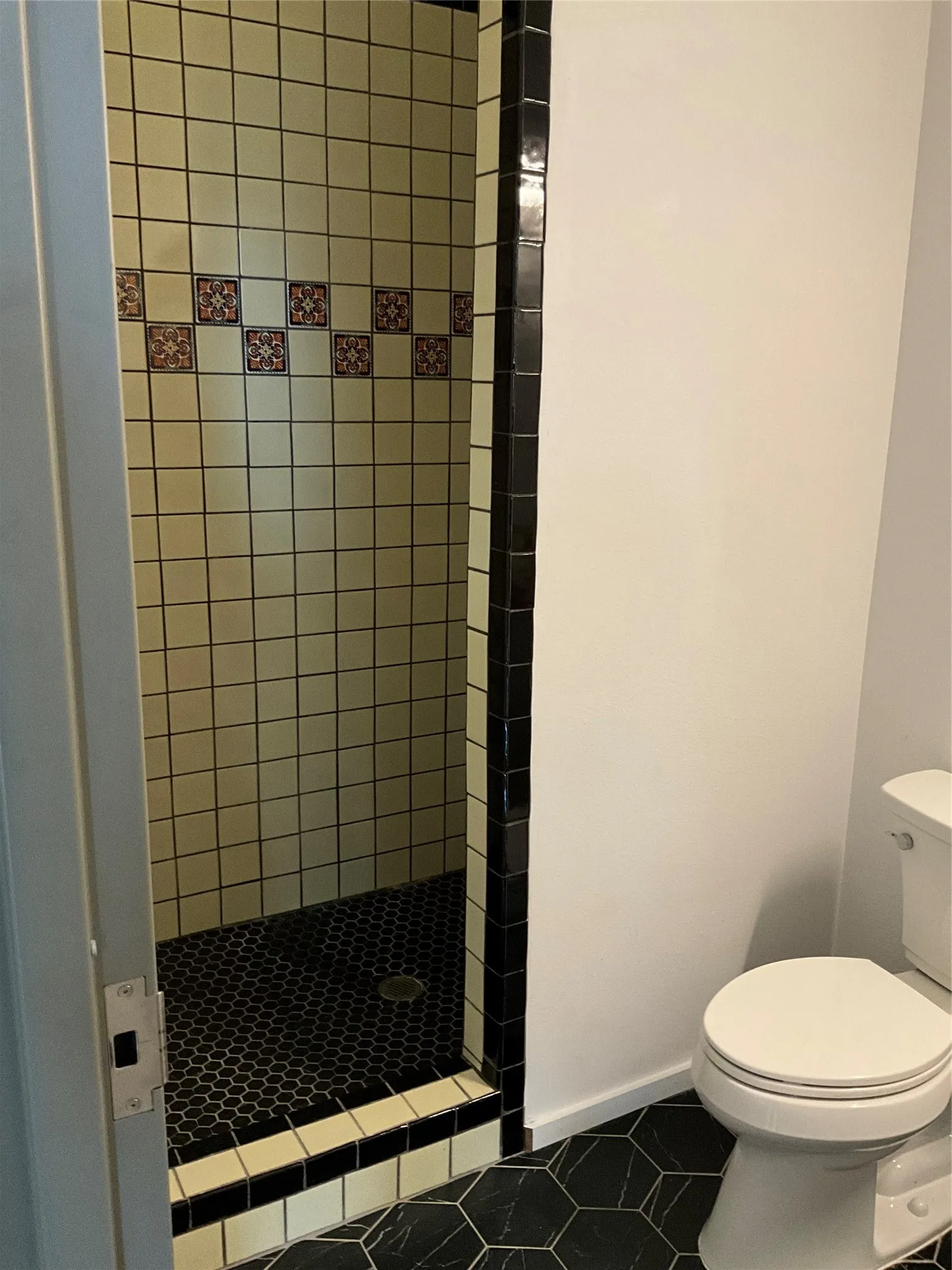 Apartment For Rent in Johnson County , 201 Chambers Street 202, Cleburne, Texas 76031, 1 Bedroom, 1 Bathroom, Garage spaces, 785 Sqft, built in 1900, mls#21362467, Real Estate Agent in Cleburne, Homes For Rent in Johnson county, Homes For Rent in Cleburne, Realtor in Cleburne Texas, Real Estate Brokerage Independent Realty Texas, Luminita Cordes Realtor