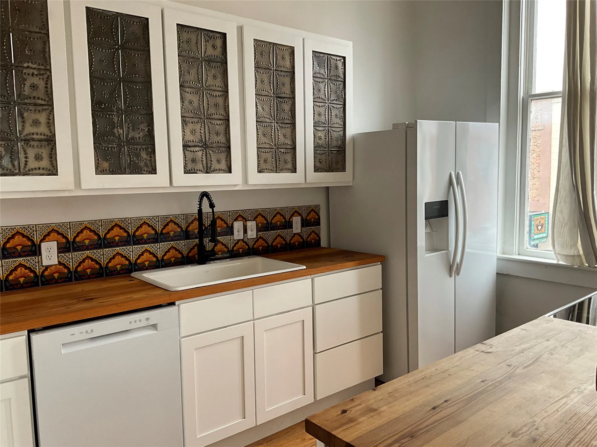 Apartment For Rent in Johnson County , 201 Chambers Street 202, Cleburne, Texas 76031, 1 Bedroom, 1 Bathroom, Garage spaces, 785 Sqft, built in 1900, mls#21362467, Real Estate Agent in Cleburne, Homes For Rent in Johnson county, Homes For Rent in Cleburne, Realtor in Cleburne Texas, Real Estate Brokerage Independent Realty Texas, Luminita Cordes Realtor