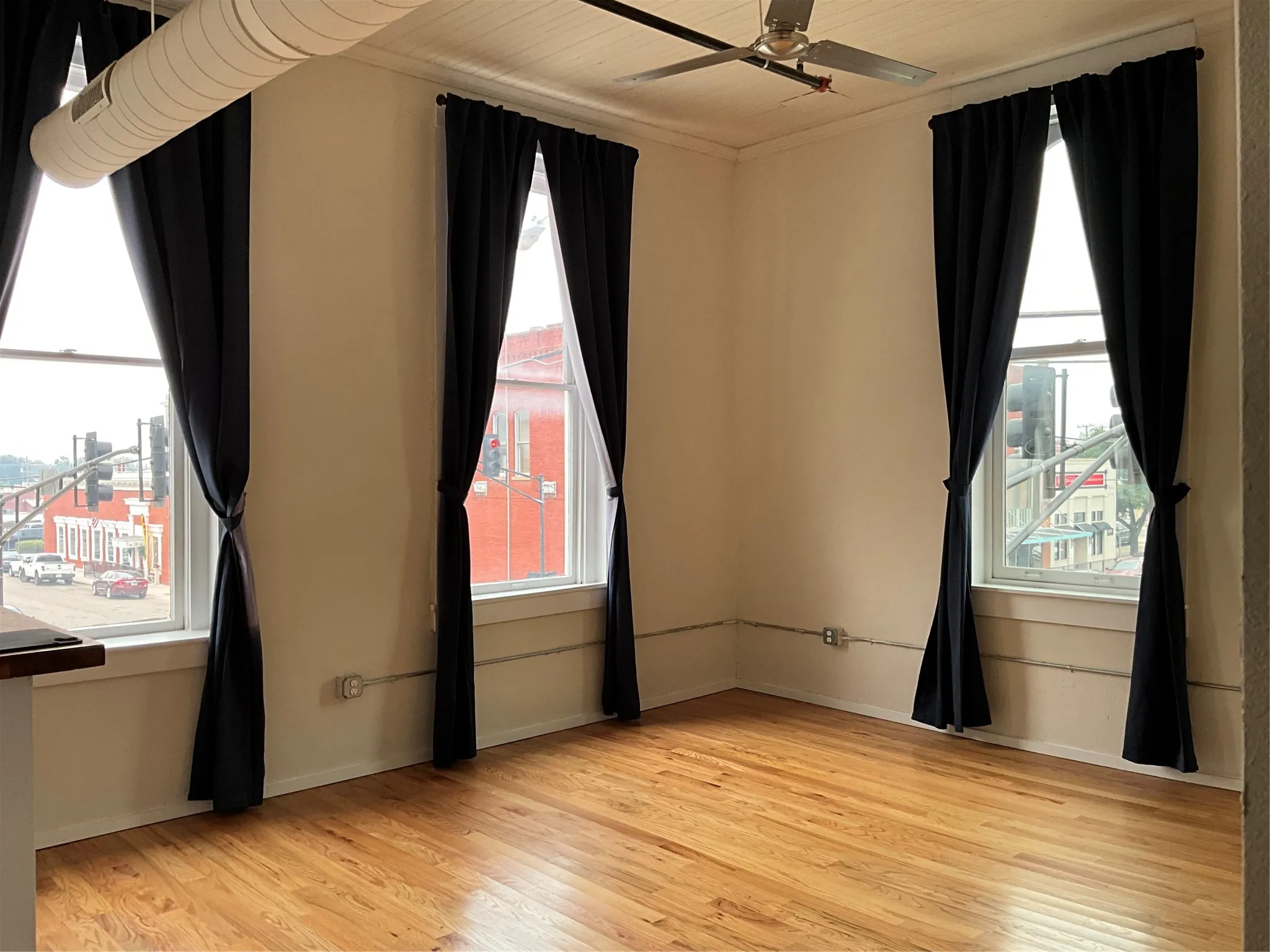 Apartment For Rent in Johnson County , 201 Chambers Street 202, Cleburne, Texas 76031, 1 Bedroom, 1 Bathroom, Garage spaces, 785 Sqft, built in 1900, mls#21362467, Real Estate Agent in Cleburne, Homes For Rent in Johnson county, Homes For Rent in Cleburne, Realtor in Cleburne Texas, Real Estate Brokerage Independent Realty Texas, Luminita Cordes Realtor