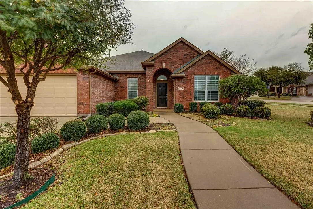 Single Family Residence For Rent in Tarrant County , 8241 Grayson Way, Watauga, Texas 76148, 4 Bedroom, 4 Bathroom, 2 Garage spaces, 3,185 Sqft, built in 2005, mls#21362463, Real Estate Agent in Watauga, Homes For Rent in Tarrant county, Homes For Rent in Watauga, Realtor in Watauga Texas, Real Estate Brokerage Independent Realty Texas, Luminita Cordes Realtor
