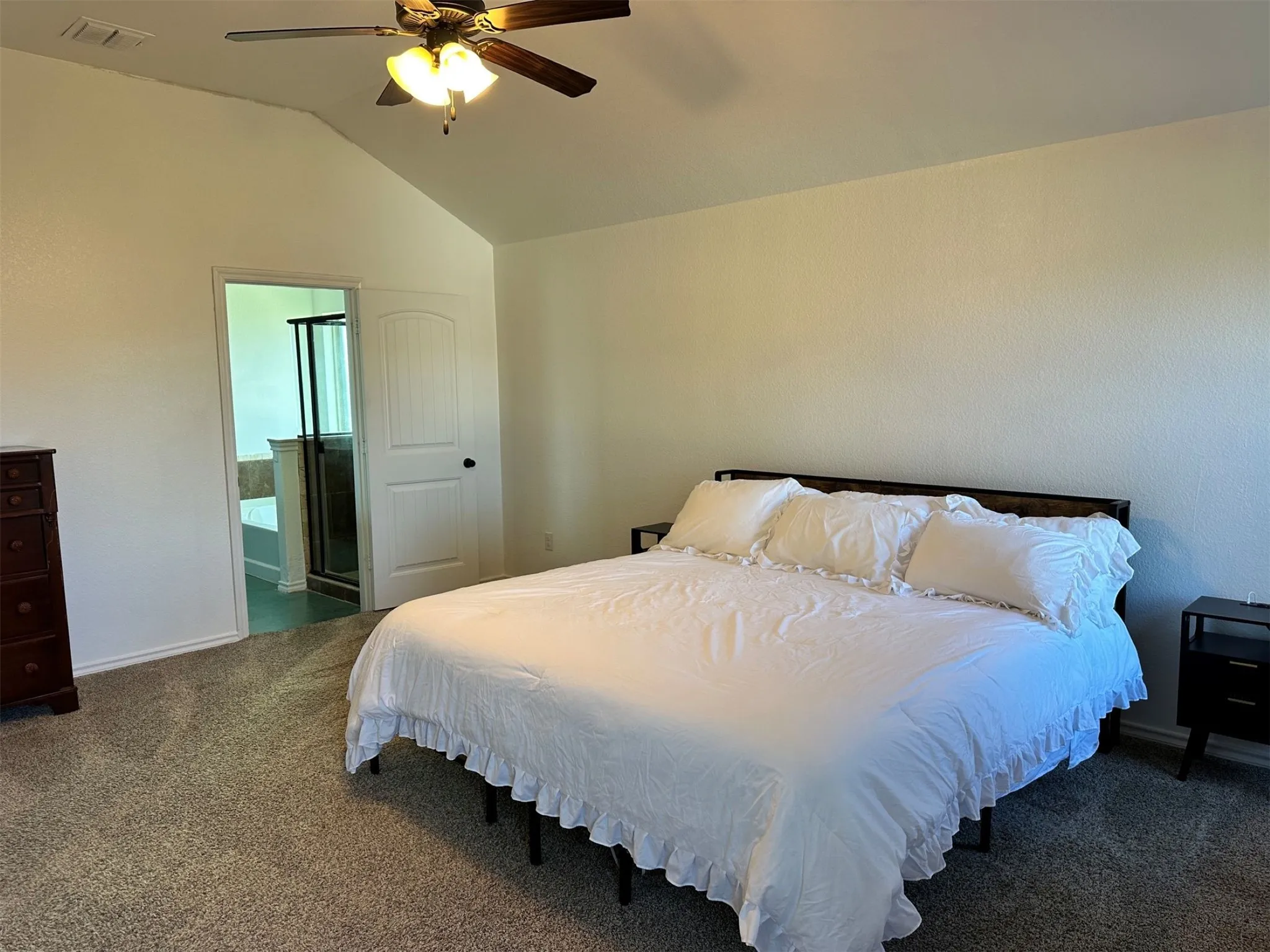 Single Family Residence For Sale in Erath County , 805 Wind Song, Stephenville, Texas 76401, 3 Bedroom, 2 Bathroom, 2 Garage spaces, 1,628 Sqft, built in 2015, mls#21361383, Real Estate Agent in Stephenville, Homes For Sale in Erath county, Homes For Sale in Stephenville, Realtor in Stephenville Texas, Real Estate Brokerage Independent Realty Texas, Luminita Cordes Realtor