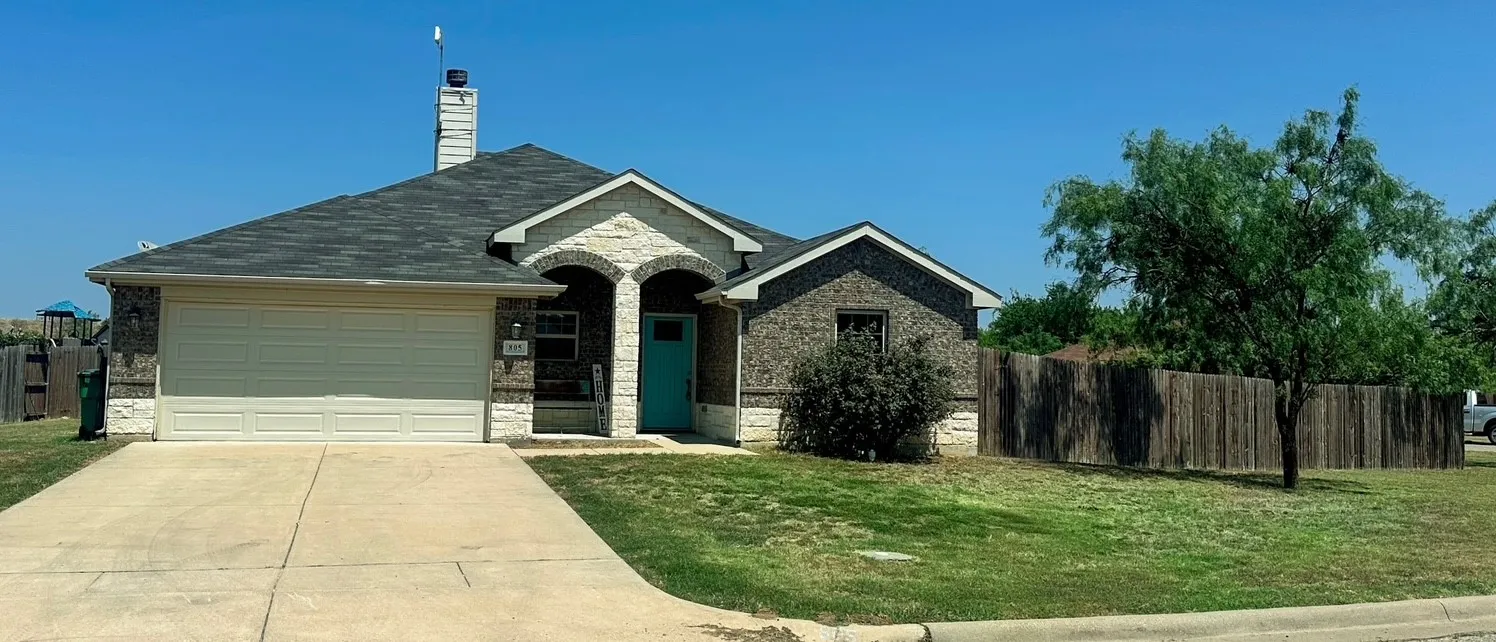 Single Family Residence For Sale in Erath County , 805 Wind Song, Stephenville, Texas 76401, 3 Bedroom, 2 Bathroom, 2 Garage spaces, 1,628 Sqft, built in 2015, mls#21361383, Real Estate Agent in Stephenville, Homes For Sale in Erath county, Homes For Sale in Stephenville, Realtor in Stephenville Texas, Real Estate Brokerage Independent Realty Texas, Luminita Cordes Realtor