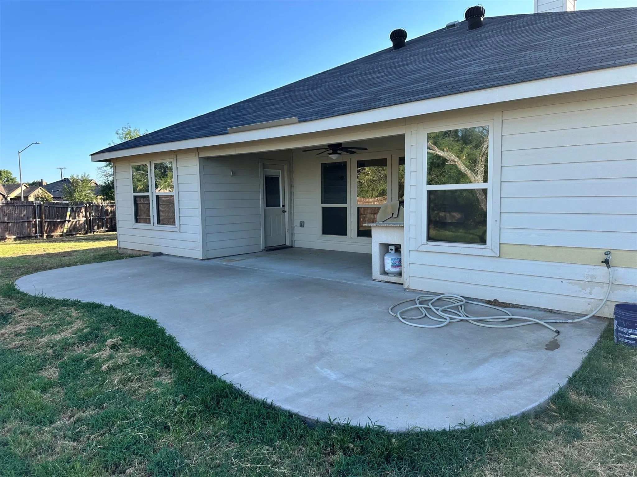 Single Family Residence For Sale in Erath County , 805 Wind Song, Stephenville, Texas 76401, 3 Bedroom, 2 Bathroom, 2 Garage spaces, 1,628 Sqft, built in 2015, mls#21361383, Real Estate Agent in Stephenville, Homes For Sale in Erath county, Homes For Sale in Stephenville, Realtor in Stephenville Texas, Real Estate Brokerage Independent Realty Texas, Luminita Cordes Realtor