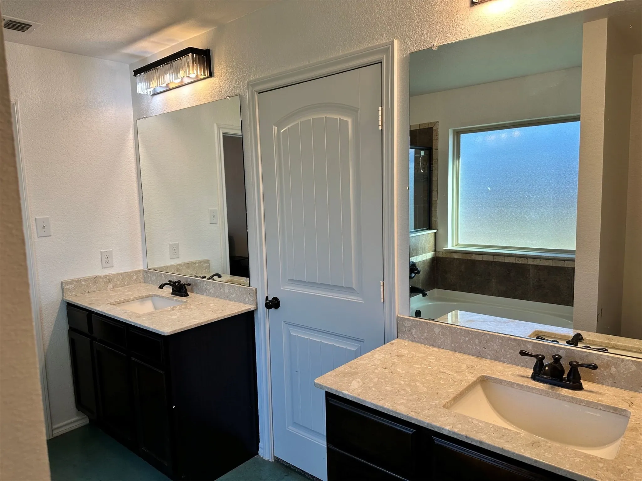 Single Family Residence For Sale in Erath County , 805 Wind Song, Stephenville, Texas 76401, 3 Bedroom, 2 Bathroom, 2 Garage spaces, 1,628 Sqft, built in 2015, mls#21361383, Real Estate Agent in Stephenville, Homes For Sale in Erath county, Homes For Sale in Stephenville, Realtor in Stephenville Texas, Real Estate Brokerage Independent Realty Texas, Luminita Cordes Realtor