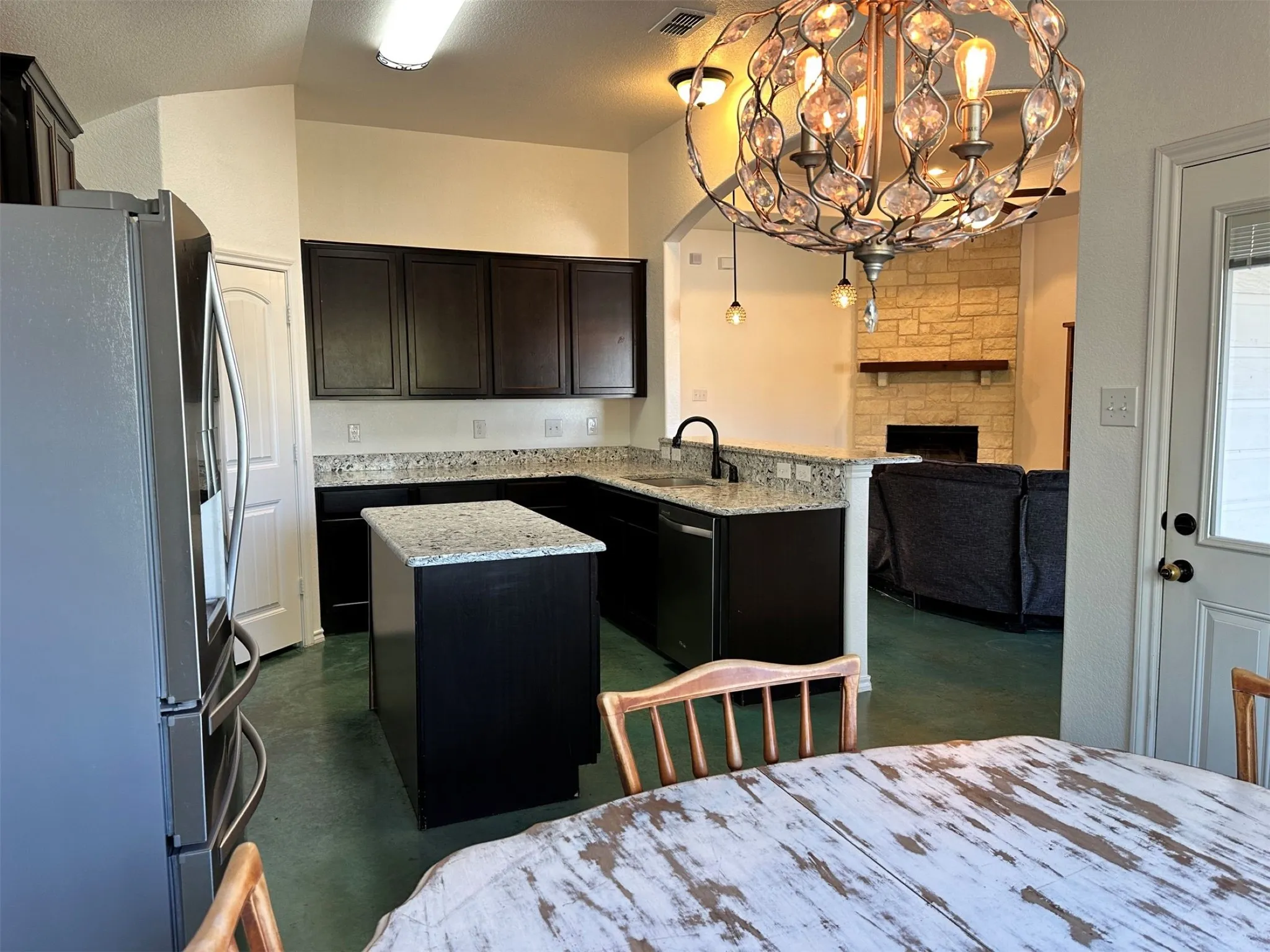 Single Family Residence For Sale in Erath County , 805 Wind Song, Stephenville, Texas 76401, 3 Bedroom, 2 Bathroom, 2 Garage spaces, 1,628 Sqft, built in 2015, mls#21361383, Real Estate Agent in Stephenville, Homes For Sale in Erath county, Homes For Sale in Stephenville, Realtor in Stephenville Texas, Real Estate Brokerage Independent Realty Texas, Luminita Cordes Realtor