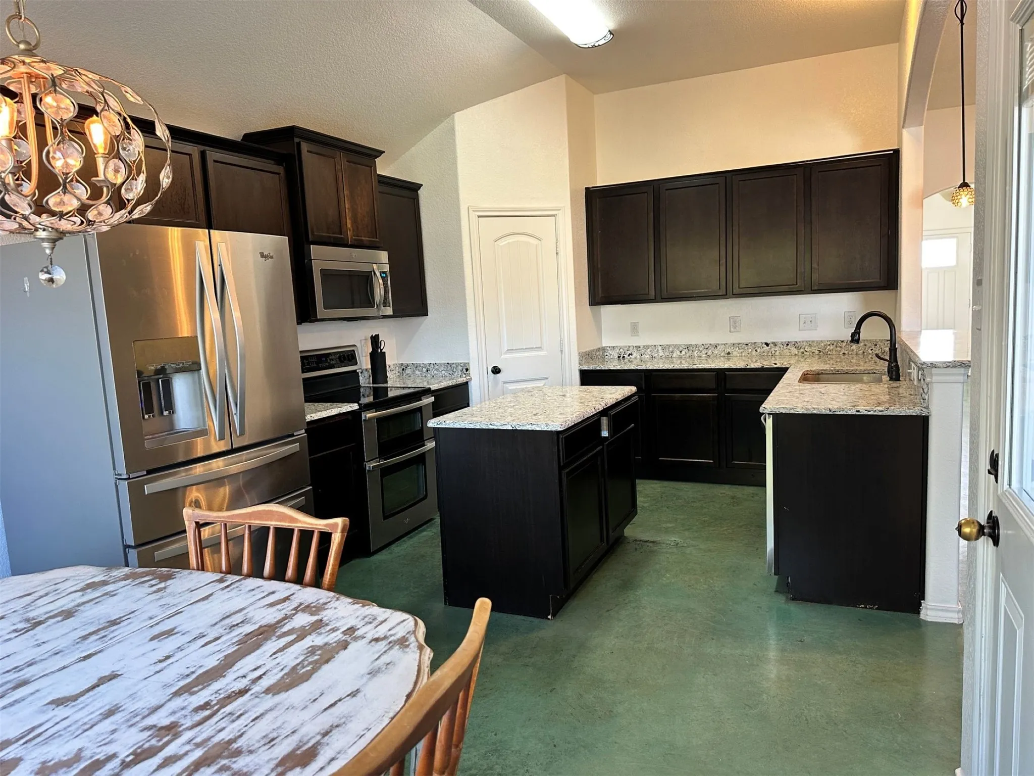 Single Family Residence For Sale in Erath County , 805 Wind Song, Stephenville, Texas 76401, 3 Bedroom, 2 Bathroom, 2 Garage spaces, 1,628 Sqft, built in 2015, mls#21361383, Real Estate Agent in Stephenville, Homes For Sale in Erath county, Homes For Sale in Stephenville, Realtor in Stephenville Texas, Real Estate Brokerage Independent Realty Texas, Luminita Cordes Realtor