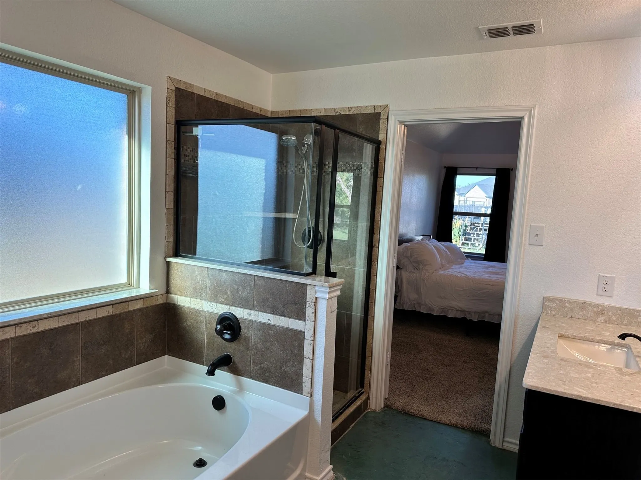 Single Family Residence For Sale in Erath County , 805 Wind Song, Stephenville, Texas 76401, 3 Bedroom, 2 Bathroom, 2 Garage spaces, 1,628 Sqft, built in 2015, mls#21361383, Real Estate Agent in Stephenville, Homes For Sale in Erath county, Homes For Sale in Stephenville, Realtor in Stephenville Texas, Real Estate Brokerage Independent Realty Texas, Luminita Cordes Realtor