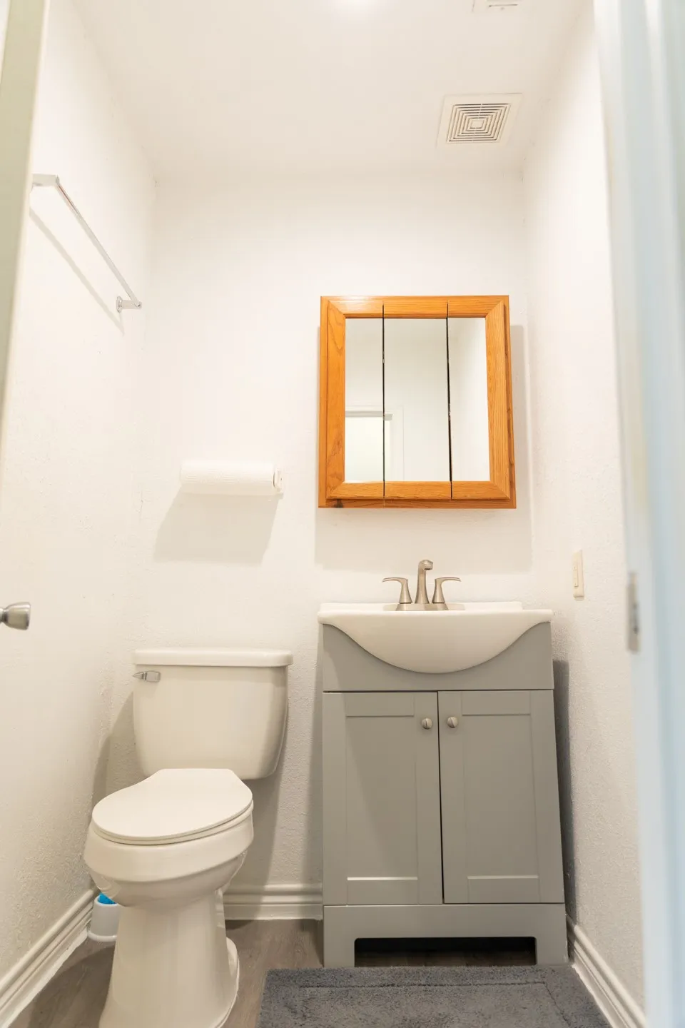 1/2 Bathroom