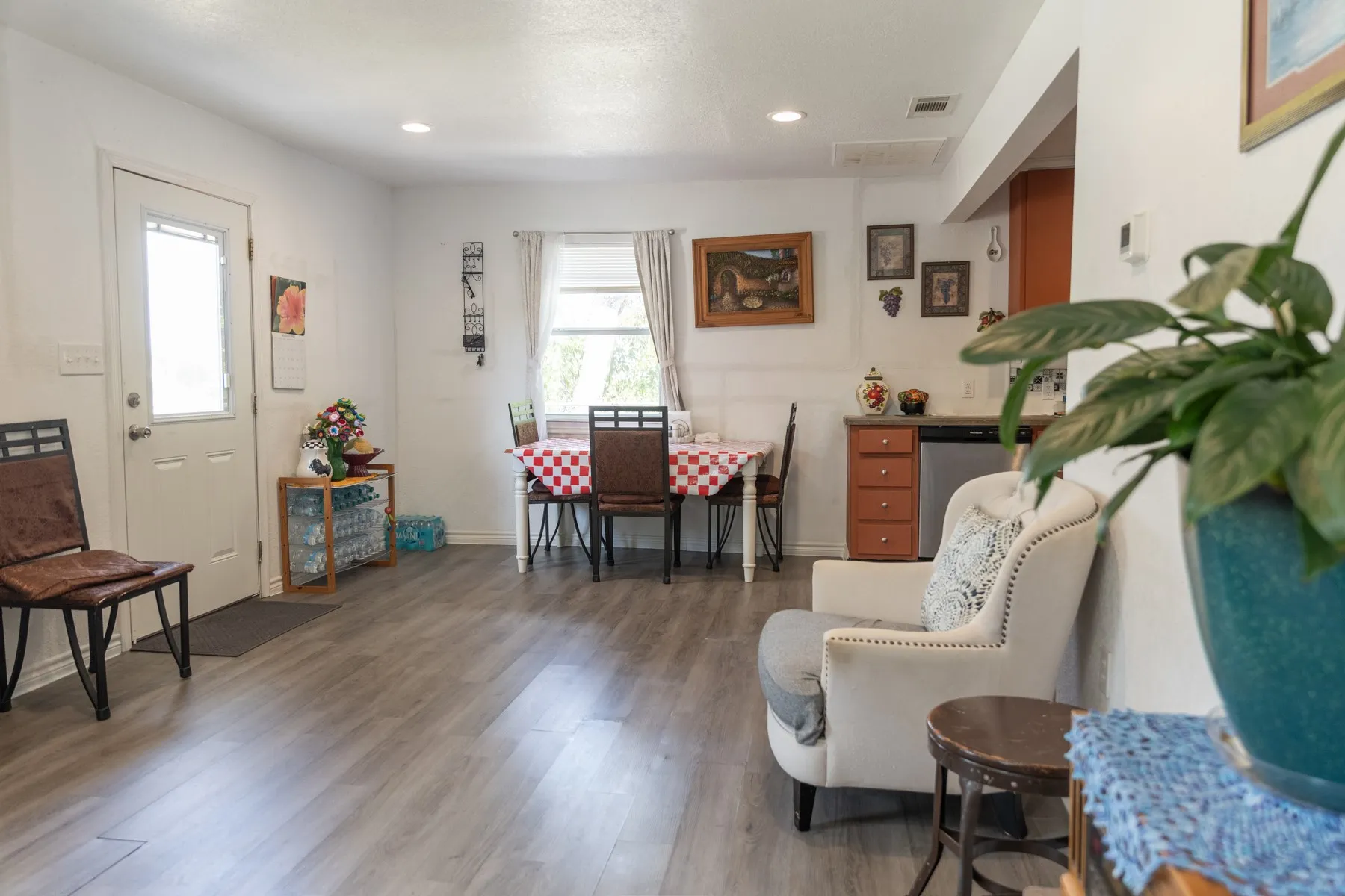 Single Family Residence For Sale in Palo Pinto County , 1206 9th Street, Mineral Wells, Texas 76067, 2 Bedroom, 2 Bathroom, Garage spaces, 872 Sqft, built in 1953, mls#21350448, Real Estate Agent in Mineral Wells, Homes For Sale in Palo Pinto county, Homes For Sale in Mineral Wells, Realtor in Mineral Wells Texas, Real Estate Brokerage Independent Realty Texas, Luminita Cordes Realtor