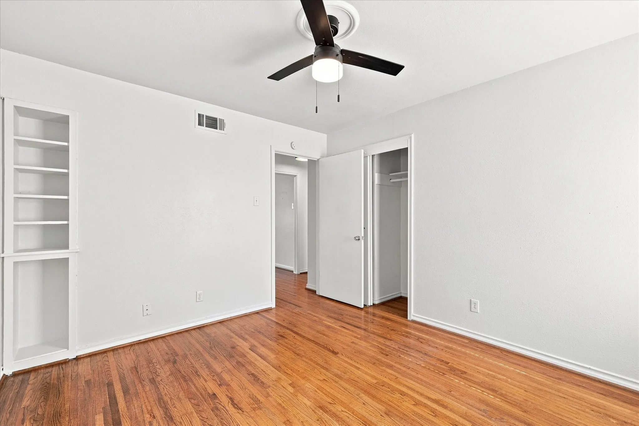Single Family Residence For Sale in Dallas County , 2125 Housley Drive, Dallas, Texas 75228, 3 Bedroom, 1 Bathroom, Garage spaces, 1,278 Sqft, built in 1953, Price $240,000, mls#21362471, Real Estate Agent in Dallas, Homes For Sale in Dallas county, Homes For Sale in Dallas, Realtor in Dallas Texas, Real Estate Brokerage Independent Realty Texas, Luminita Cordes Realtor