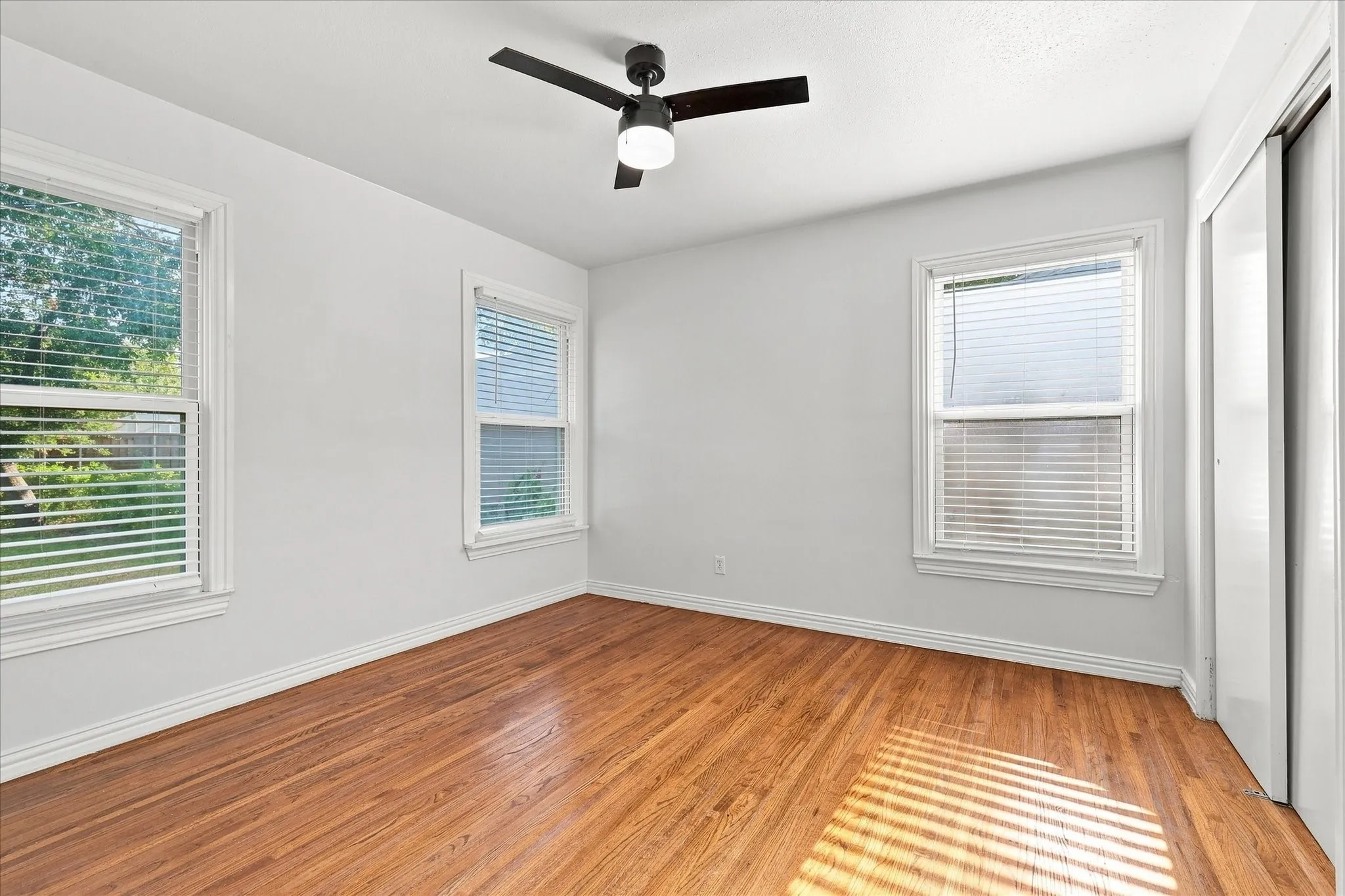 Single Family Residence For Sale in Dallas County , 2125 Housley Drive, Dallas, Texas 75228, 3 Bedroom, 1 Bathroom, Garage spaces, 1,278 Sqft, built in 1953, Price $240,000, mls#21362471, Real Estate Agent in Dallas, Homes For Sale in Dallas county, Homes For Sale in Dallas, Realtor in Dallas Texas, Real Estate Brokerage Independent Realty Texas, Luminita Cordes Realtor