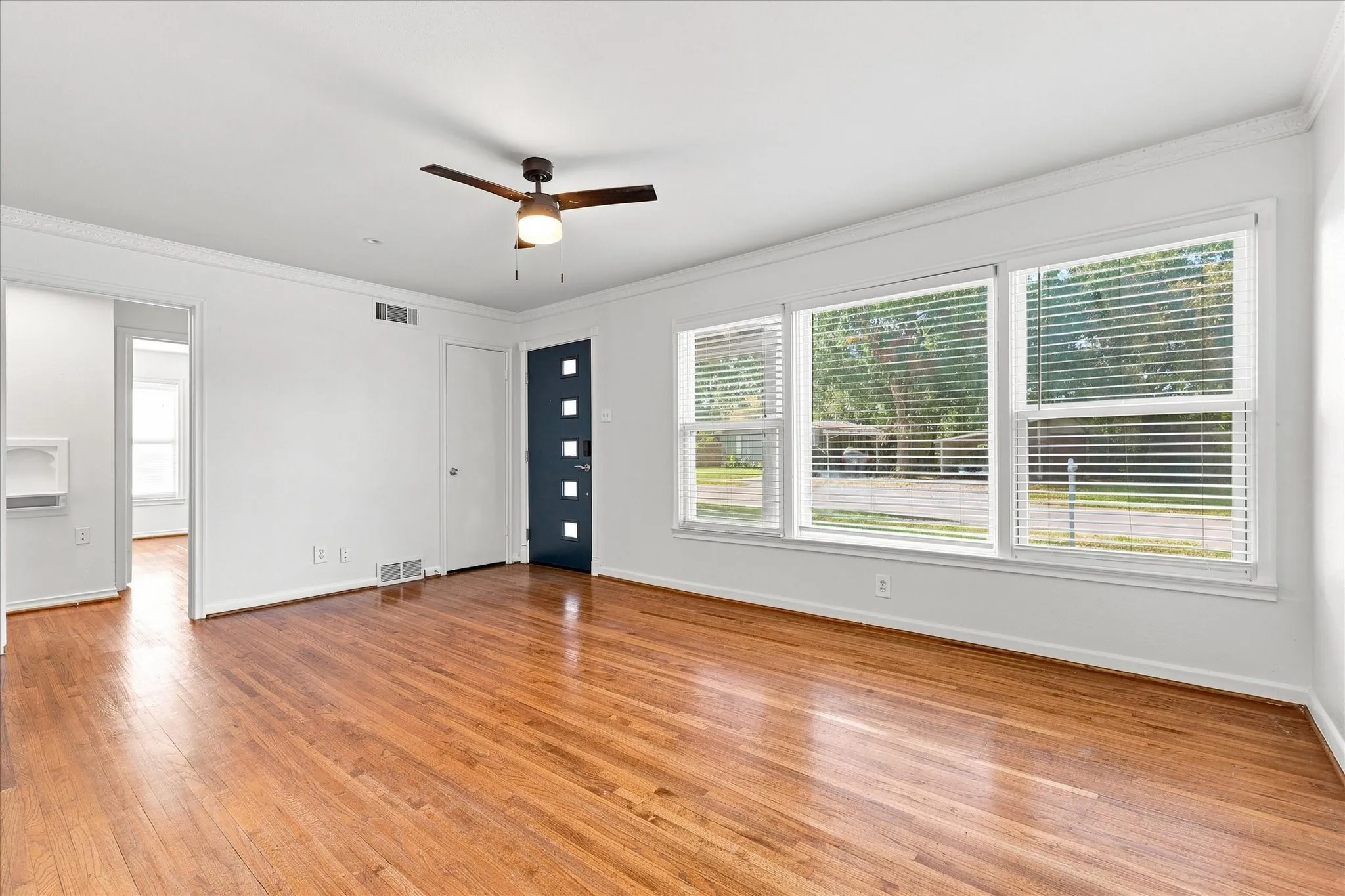 Single Family Residence For Sale in Dallas County , 2125 Housley Drive, Dallas, Texas 75228, 3 Bedroom, 1 Bathroom, Garage spaces, 1,278 Sqft, built in 1953, Price $240,000, mls#21362471, Real Estate Agent in Dallas, Homes For Sale in Dallas county, Homes For Sale in Dallas, Realtor in Dallas Texas, Real Estate Brokerage Independent Realty Texas, Luminita Cordes Realtor