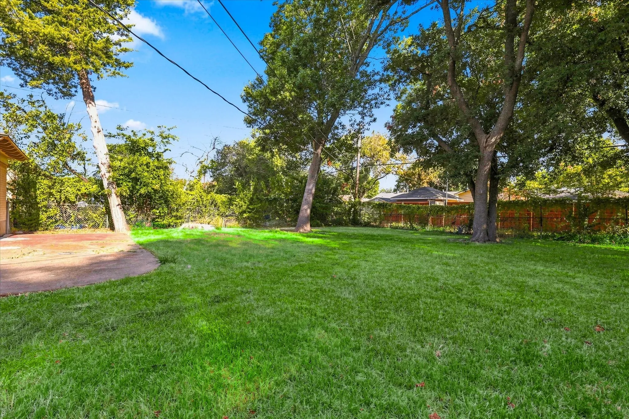 Single Family Residence For Sale in Dallas County , 2125 Housley Drive, Dallas, Texas 75228, 3 Bedroom, 1 Bathroom, Garage spaces, 1,278 Sqft, built in 1953, Price $240,000, mls#21362471, Real Estate Agent in Dallas, Homes For Sale in Dallas county, Homes For Sale in Dallas, Realtor in Dallas Texas, Real Estate Brokerage Independent Realty Texas, Luminita Cordes Realtor