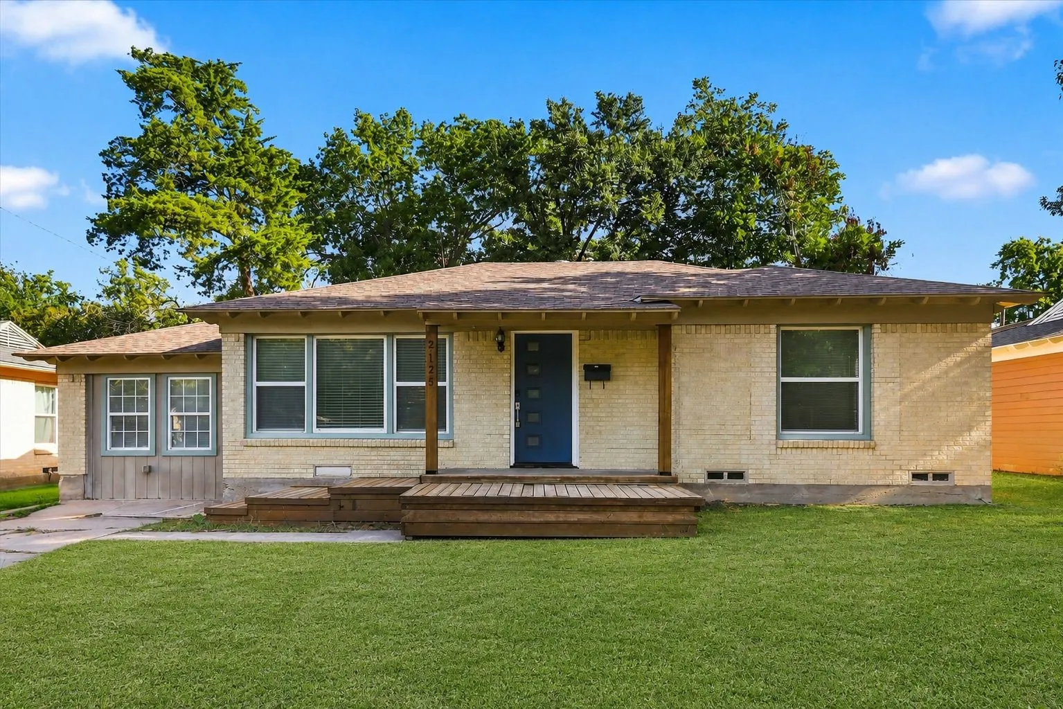 Single Family Residence For Sale in Dallas County , 2125 Housley Drive, Dallas, Texas 75228, 3 Bedroom, 1 Bathroom, Garage spaces, 1,278 Sqft, built in 1953, Price $240,000, mls#21362471, Real Estate Agent in Dallas, Homes For Sale in Dallas county, Homes For Sale in Dallas, Realtor in Dallas Texas, Real Estate Brokerage Independent Realty Texas, Luminita Cordes Realtor