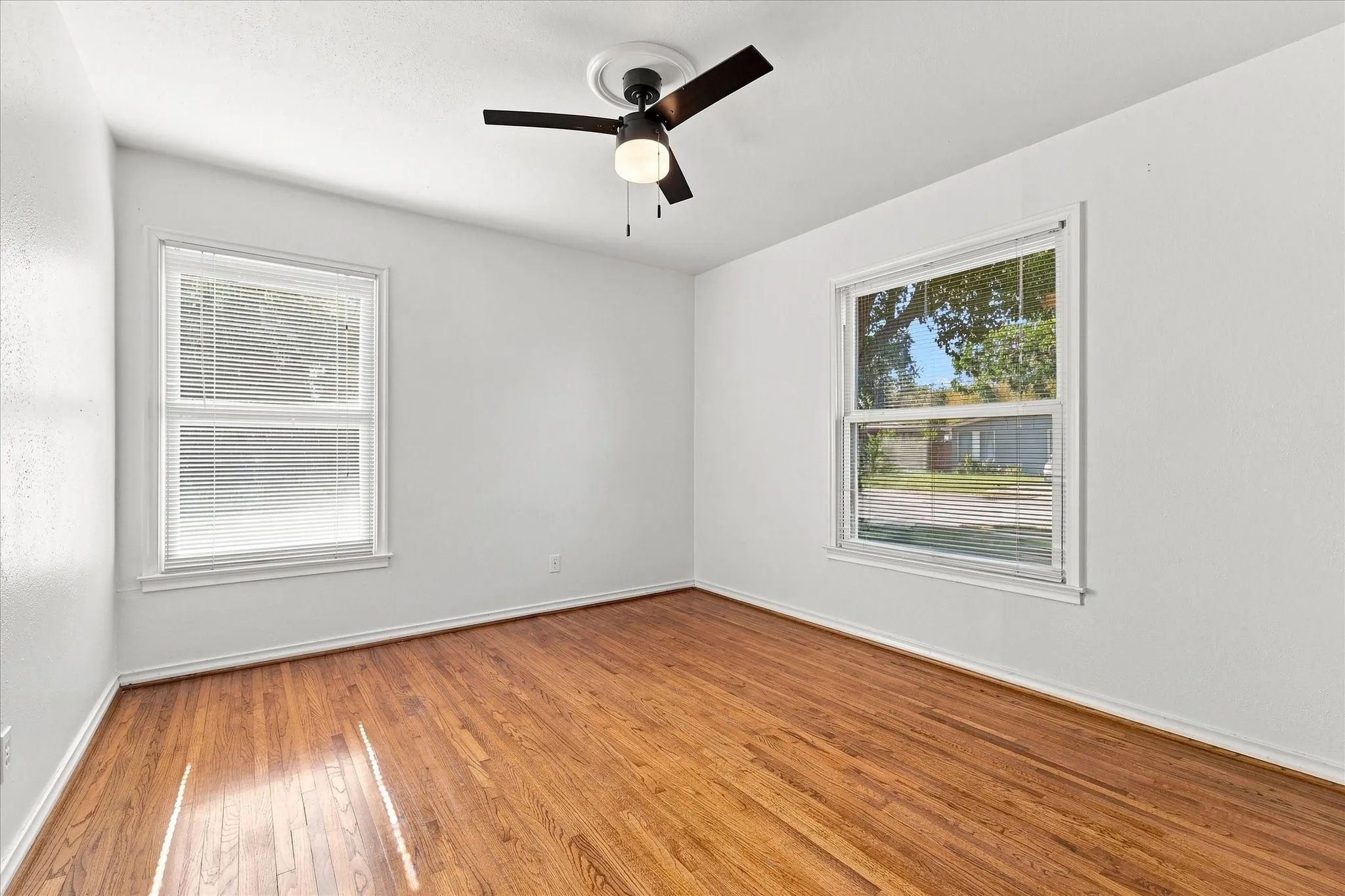 Single Family Residence For Sale in Dallas County , 2125 Housley Drive, Dallas, Texas 75228, 3 Bedroom, 1 Bathroom, Garage spaces, 1,278 Sqft, built in 1953, Price $240,000, mls#21362471, Real Estate Agent in Dallas, Homes For Sale in Dallas county, Homes For Sale in Dallas, Realtor in Dallas Texas, Real Estate Brokerage Independent Realty Texas, Luminita Cordes Realtor