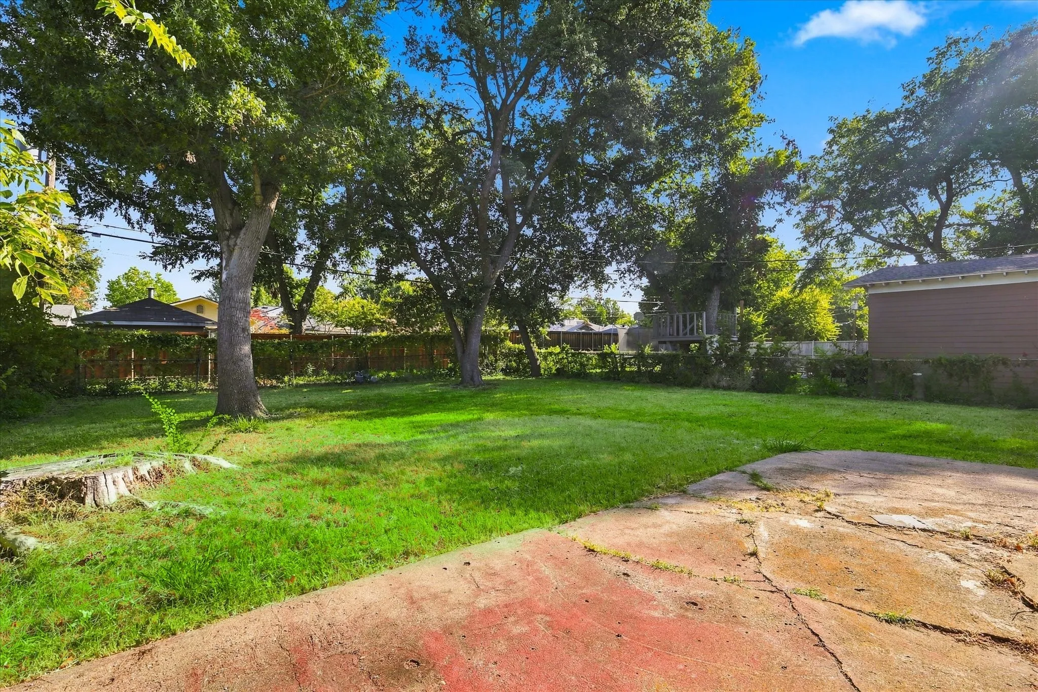 Single Family Residence For Sale in Dallas County , 2125 Housley Drive, Dallas, Texas 75228, 3 Bedroom, 1 Bathroom, Garage spaces, 1,278 Sqft, built in 1953, Price $240,000, mls#21362471, Real Estate Agent in Dallas, Homes For Sale in Dallas county, Homes For Sale in Dallas, Realtor in Dallas Texas, Real Estate Brokerage Independent Realty Texas, Luminita Cordes Realtor